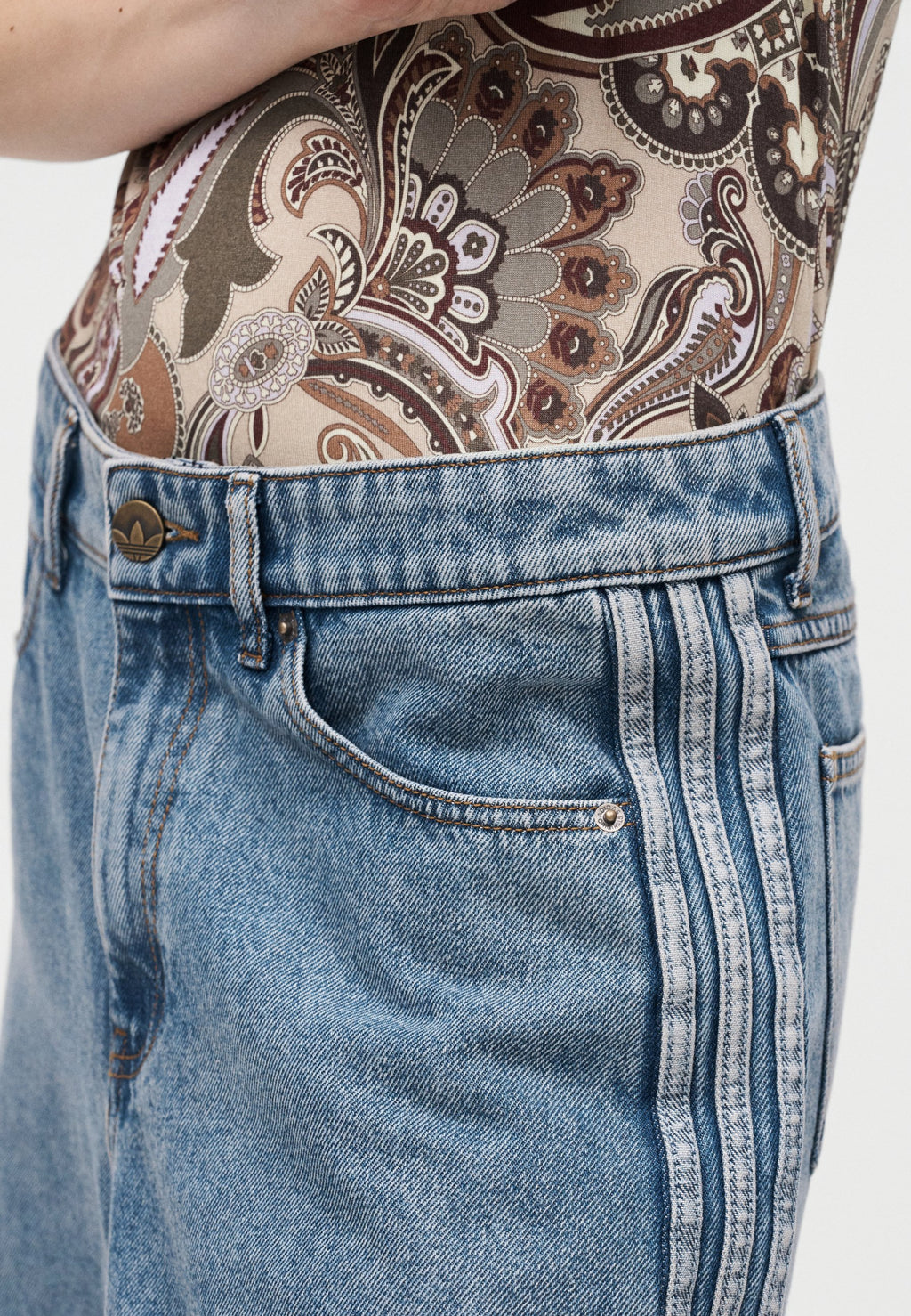 JORTS - Denim shorts - worn blue denim