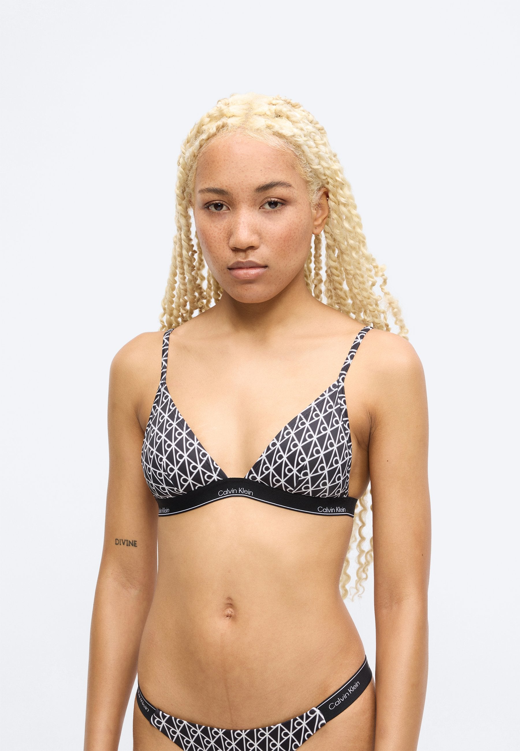 TRIANGLE ICON SWIM - Bikini top - black