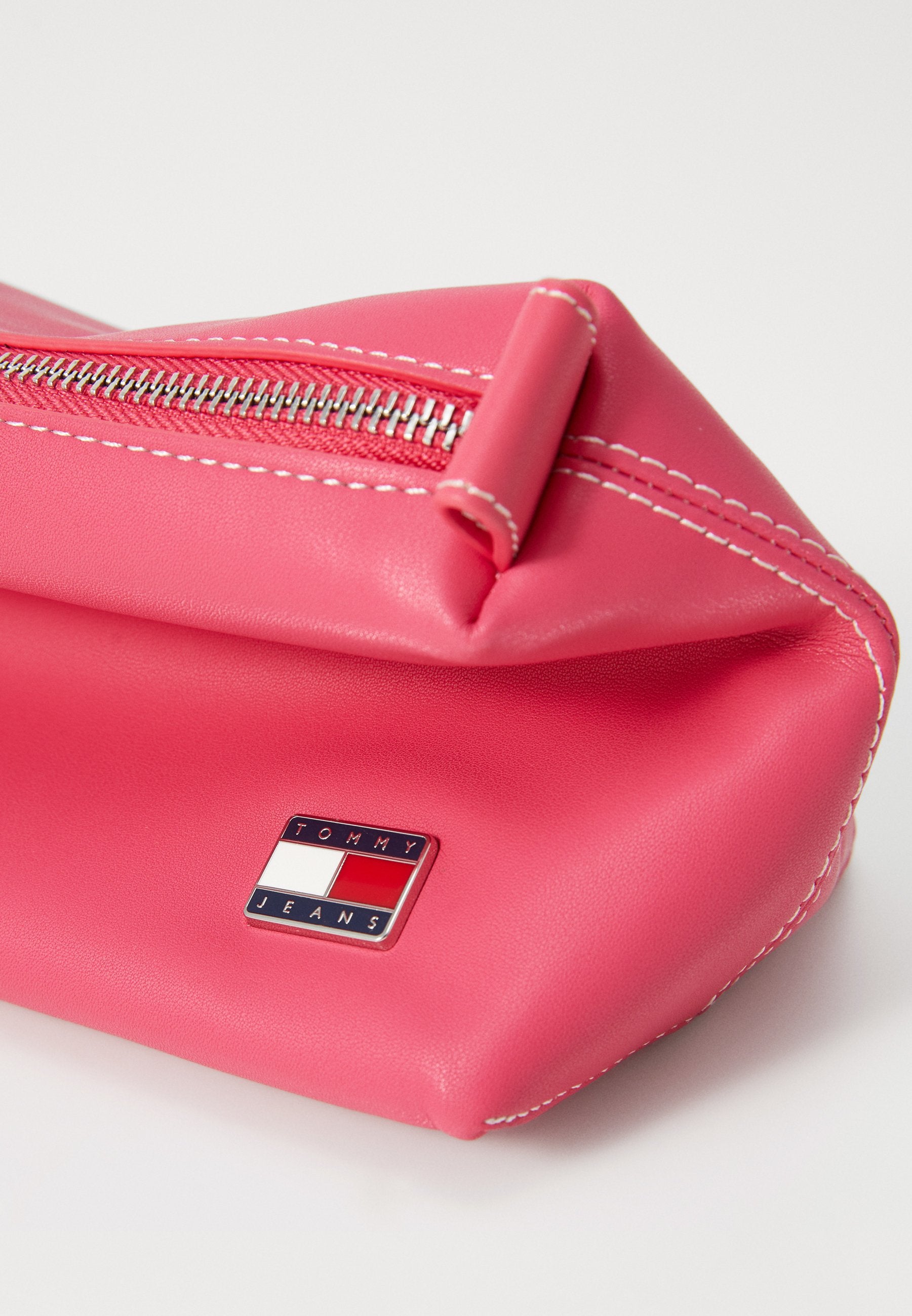 COOL VANITY BAG - Wash bag - vintage cerise