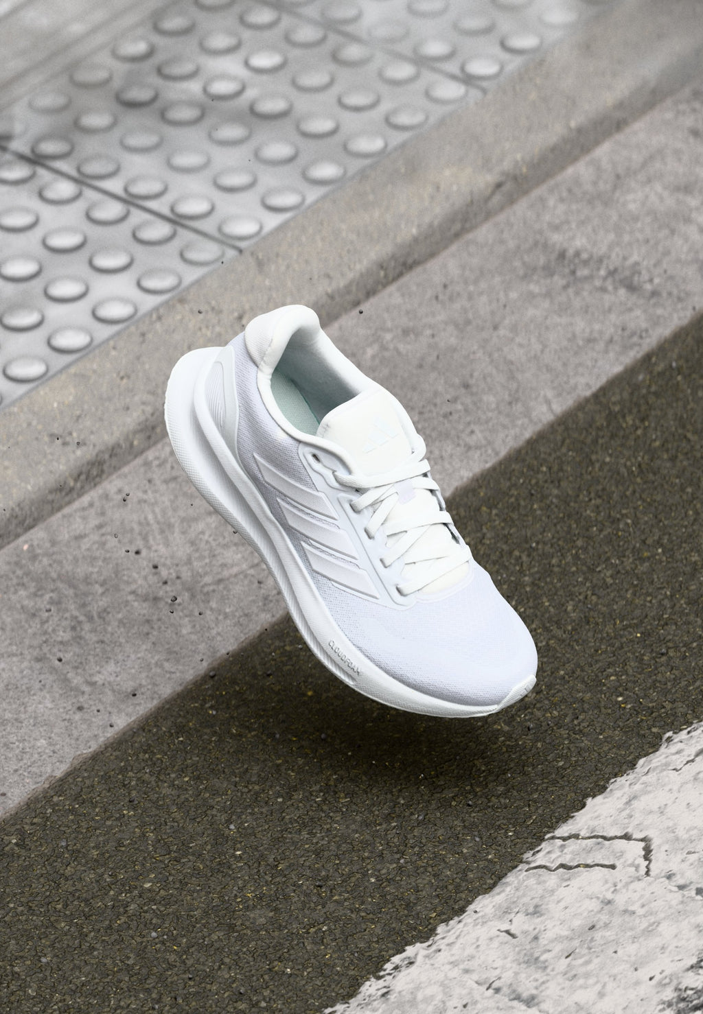 RUNFALCON 5 W - Chaussures de running sur route - footwear white