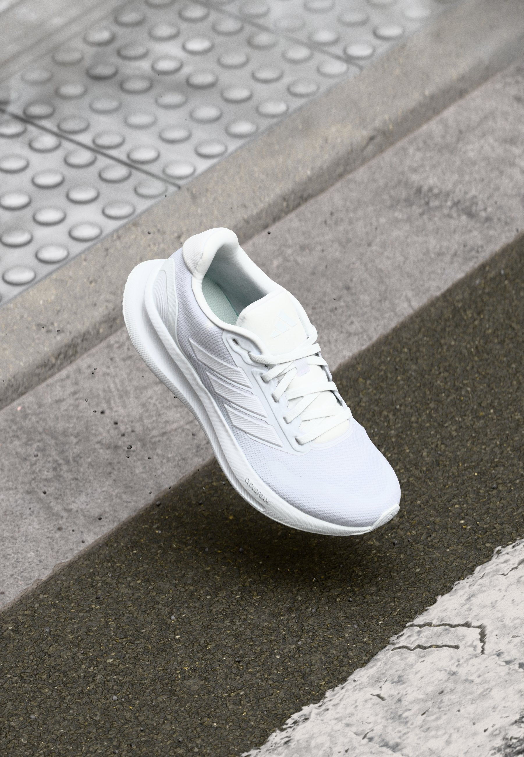 RUNFALCON 5 W - Chaussures de running sur route - footwear white