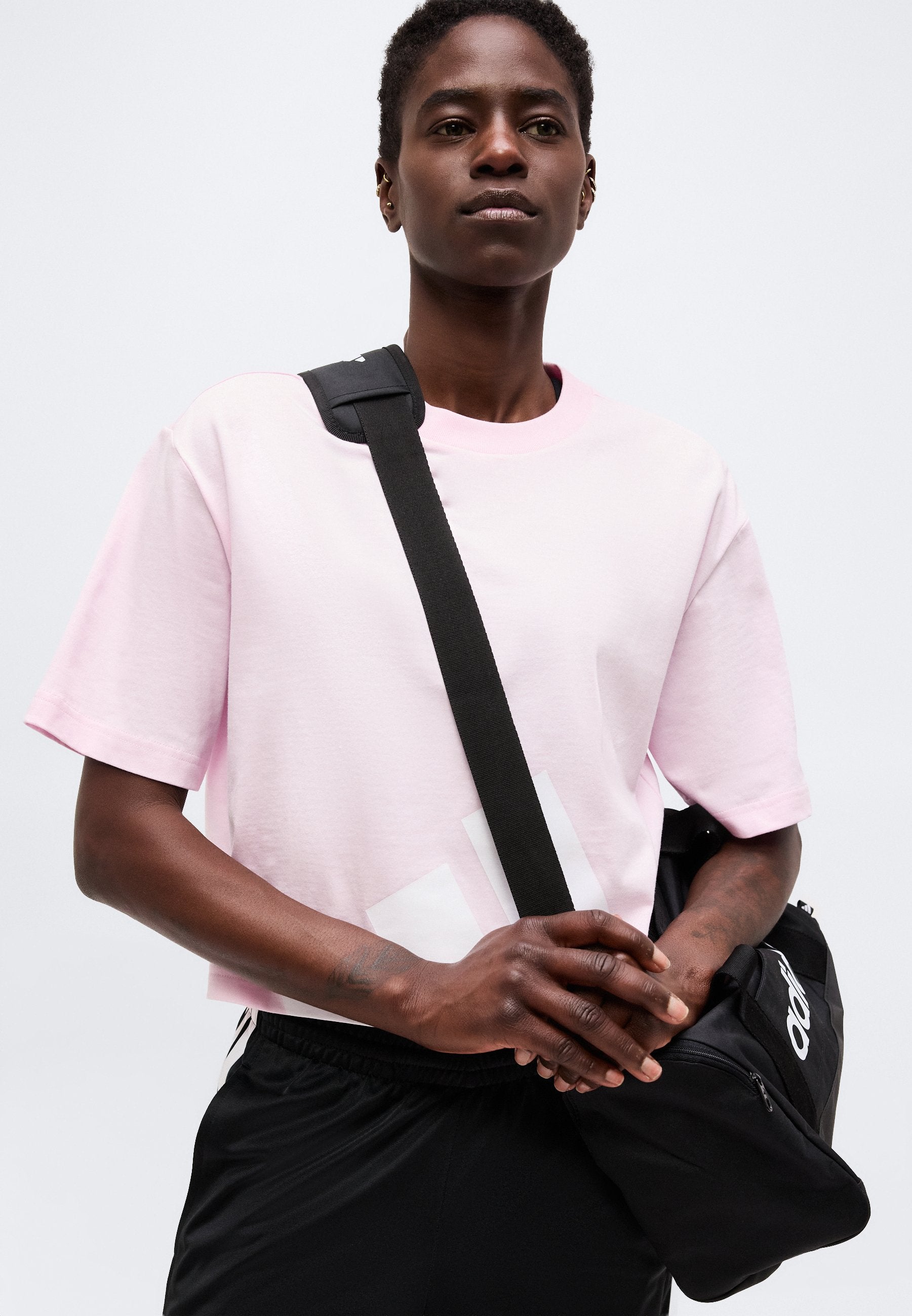 ESSENTIALS BIG LOGO BOYFRIEND - T-shirt imprimé - rose clair/blanc