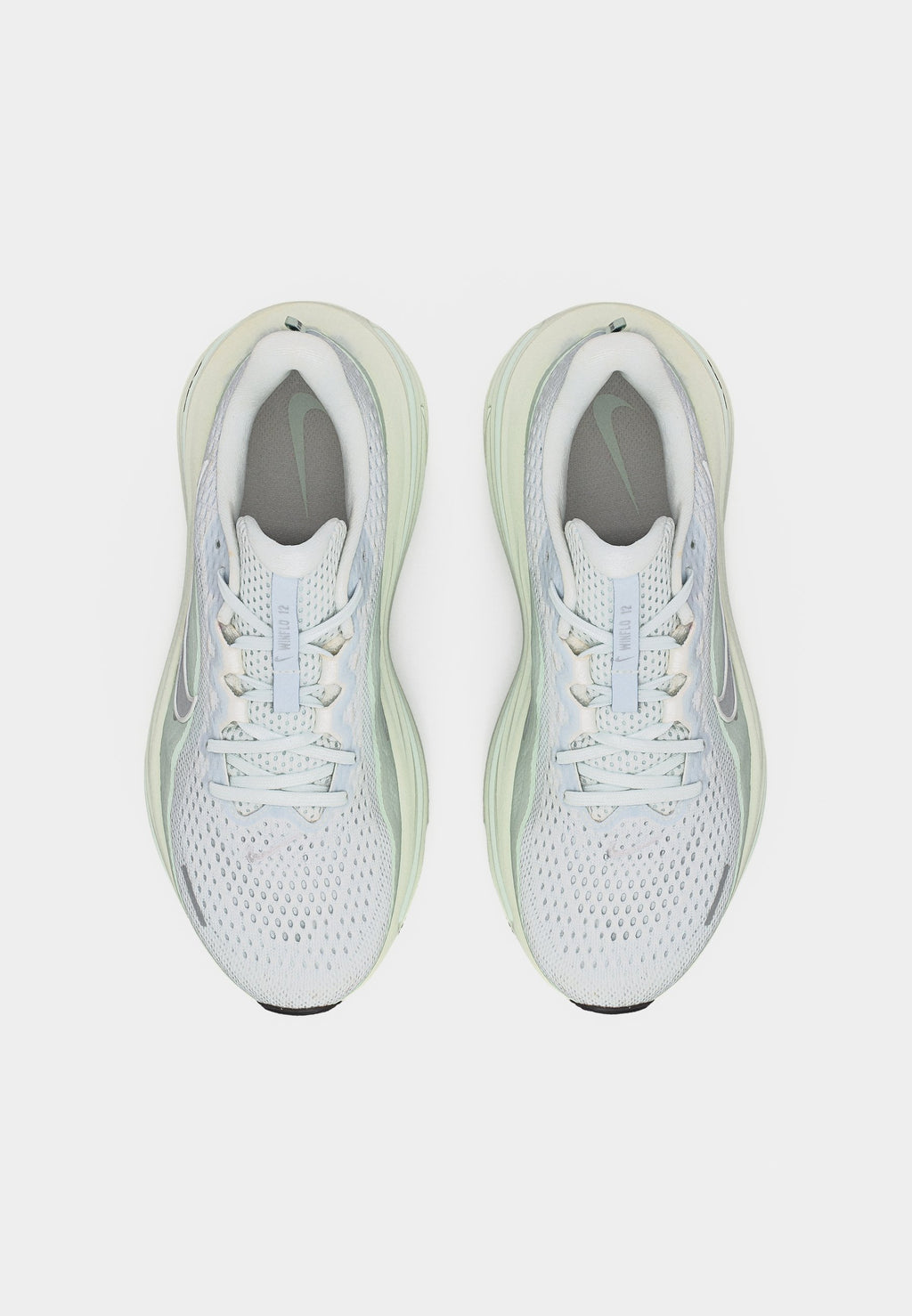 AIR WINFLO 12 - Road running shoes - off white/metallic silver-coloured/barely green/light silver-coloured