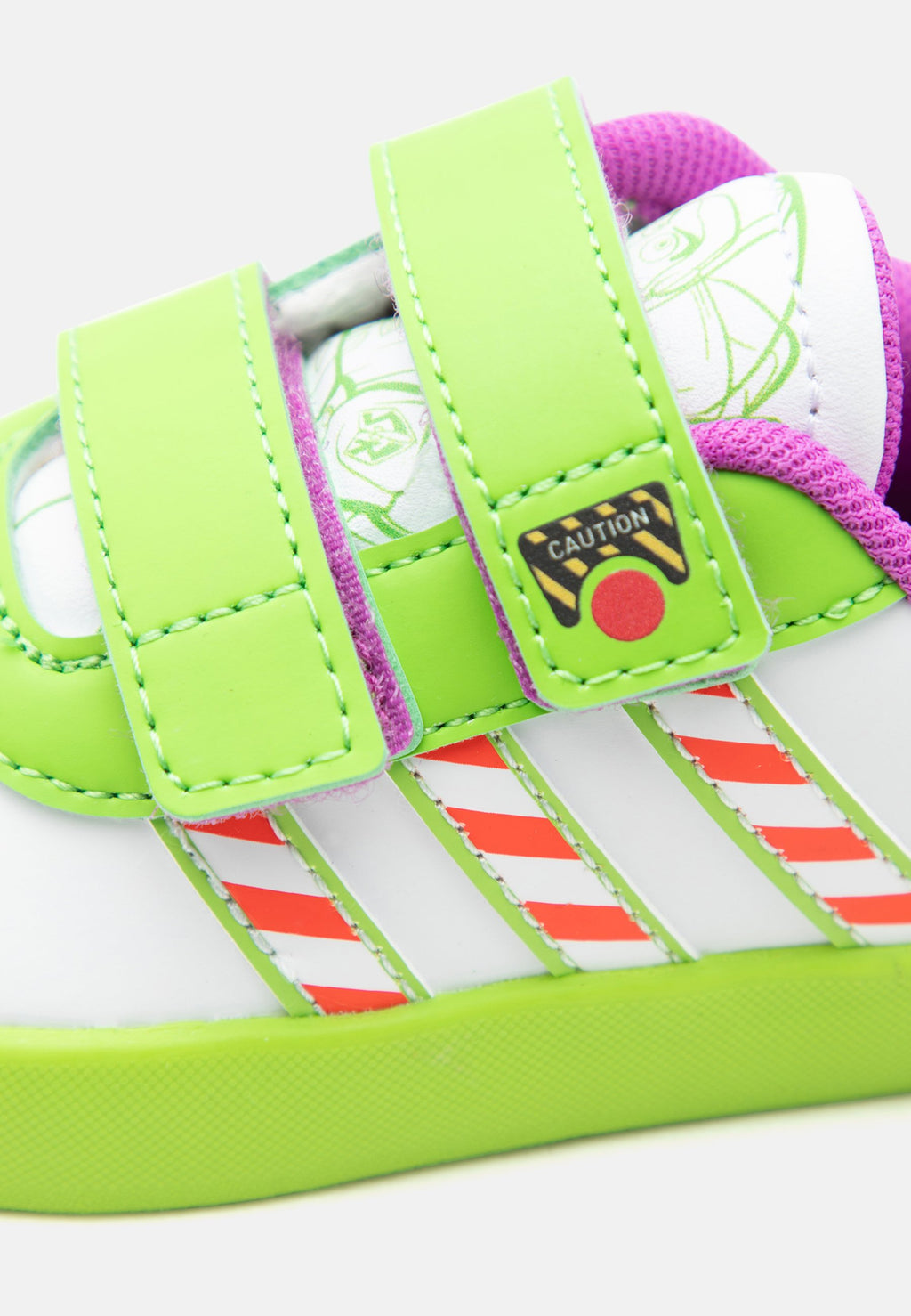 COURT BUZZ UNISEX - Road running shoes - footwear white/semi solar green