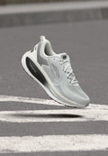 VOMERO 18 - Road running shoes - summit white/metallic silver-coloured/black/off white