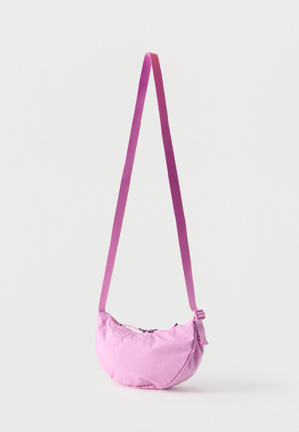 AURA CRESCENT CROSSBODY UNISEX - Cross body bag - light magenta/ black