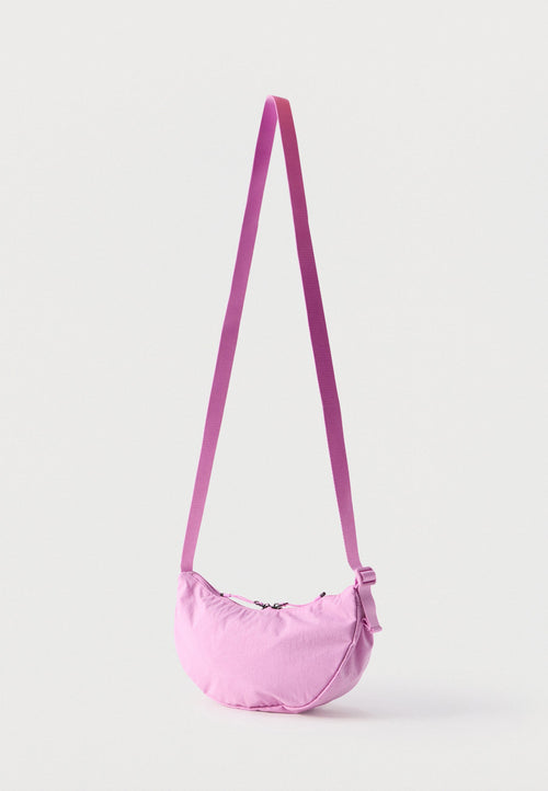 AURA CRESCENT CROSSBODY UNISEX - Cross body bag - light magenta/ black