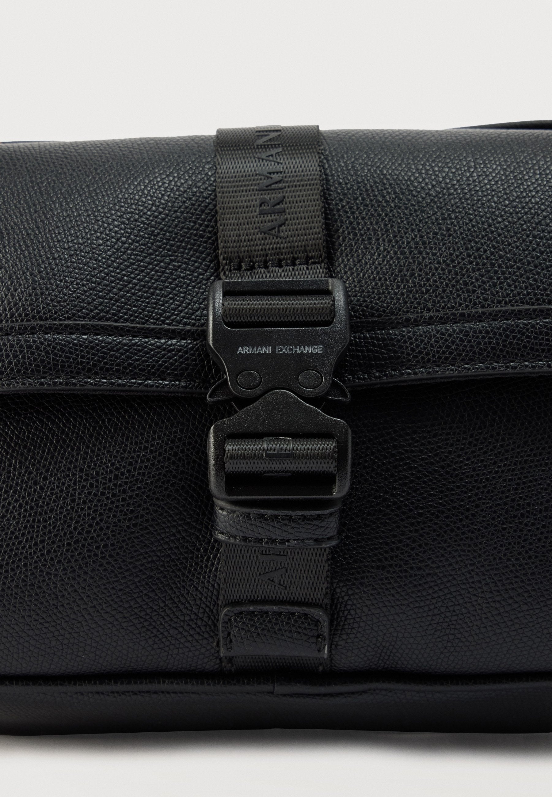BROOKLYN MESSENGER UNISEX - Cross body bag - black