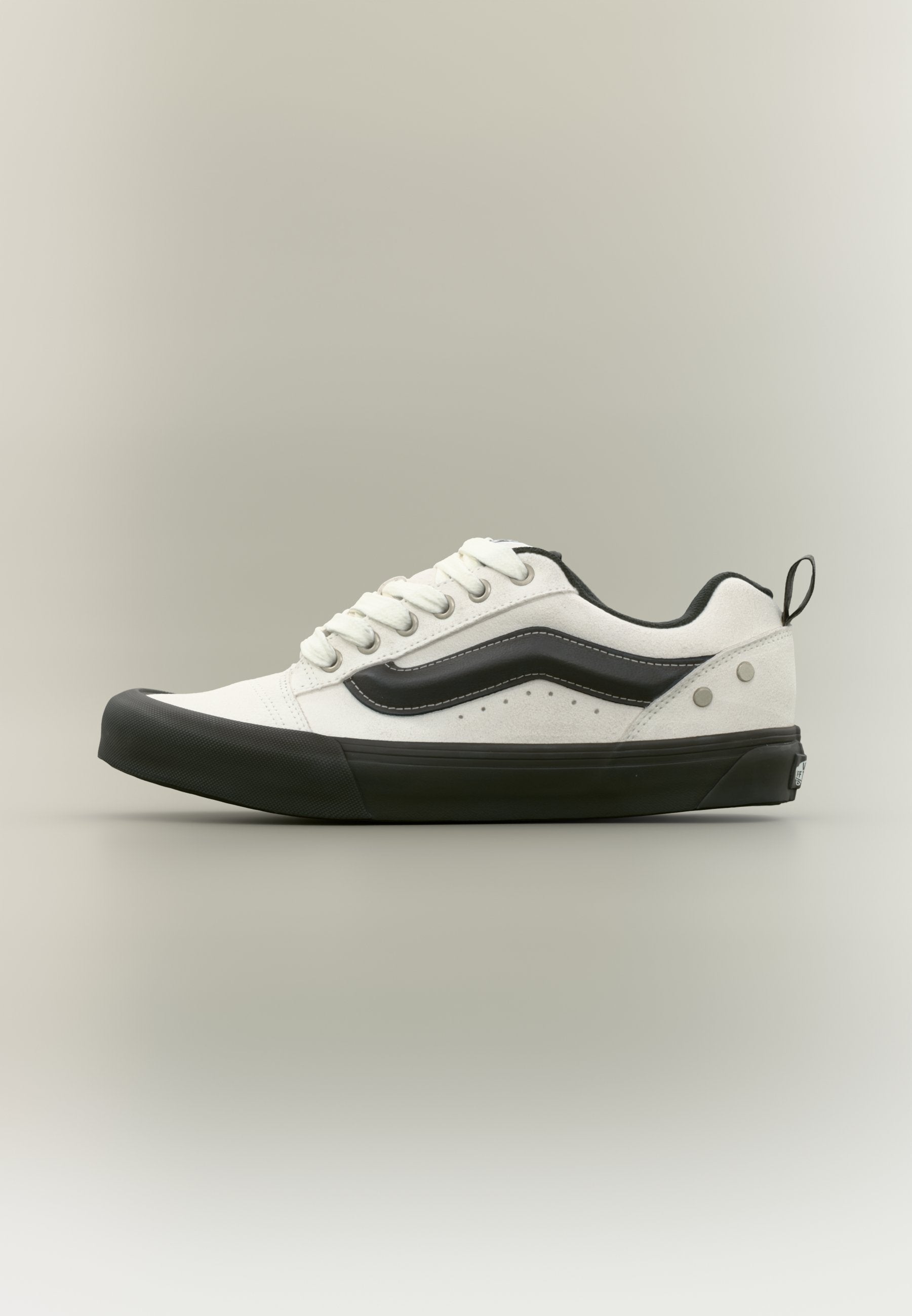 KNU SKOOL UNISEX - Skate shoes - white/grunge white
