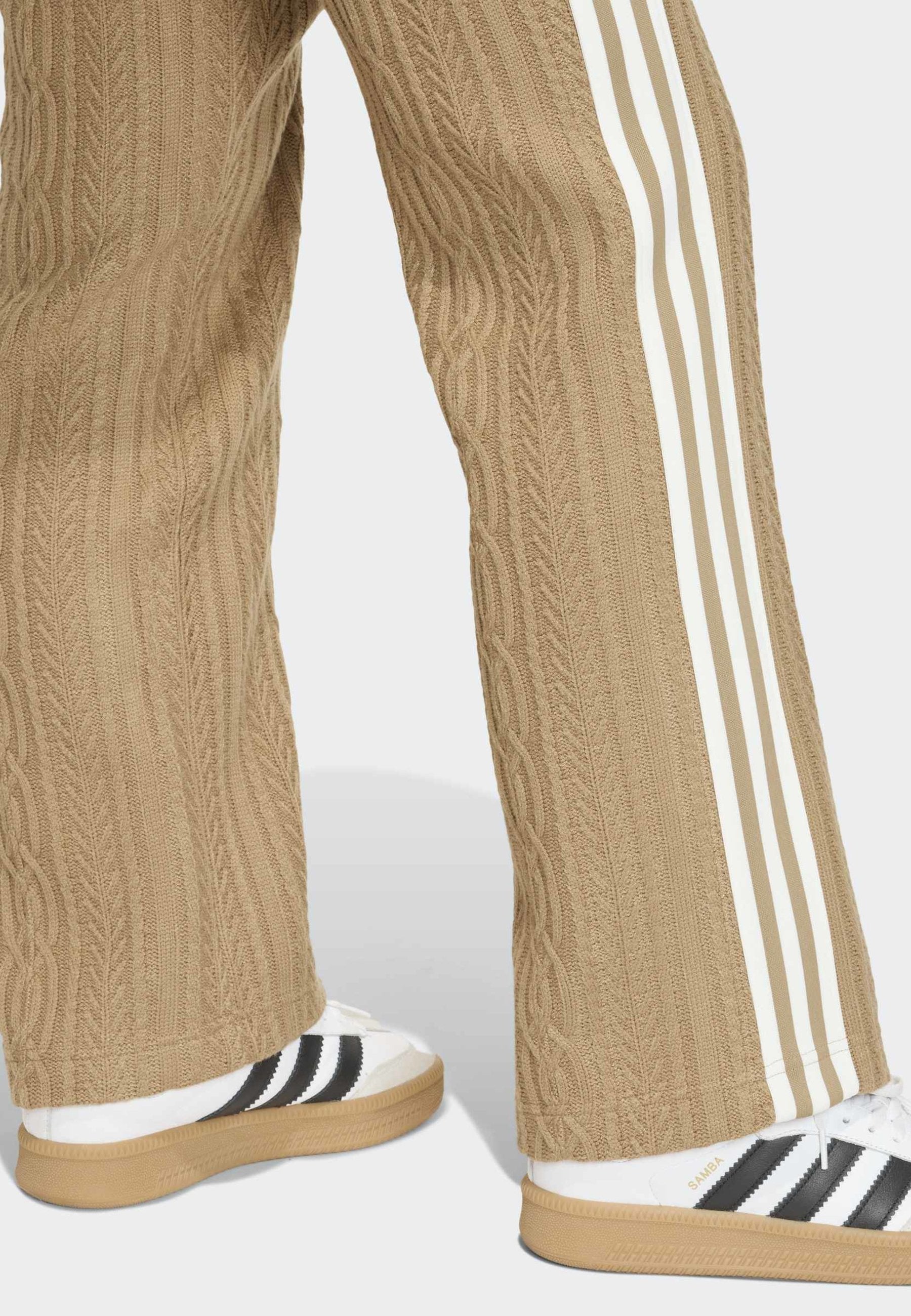 CLASSIC - Tracksuit bottoms - cardboard