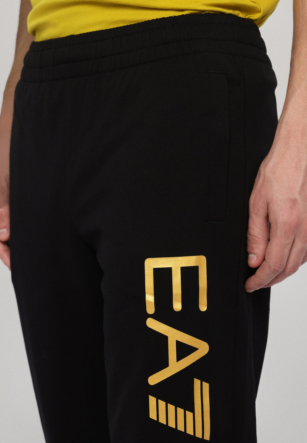 TRAIN LOGO SERIES PANTS  - Tracksuit bottoms - black/gold