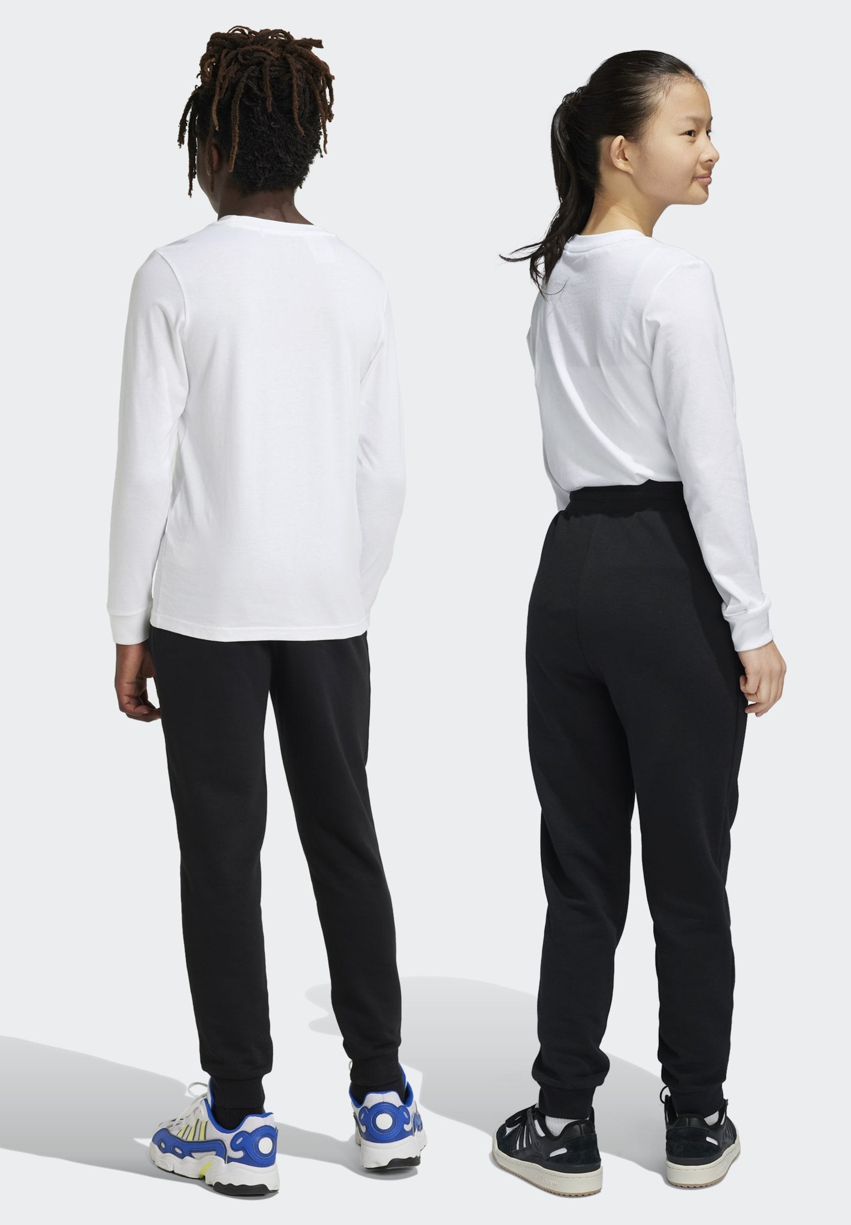 JUNIOR  - Tracksuit bottoms - black