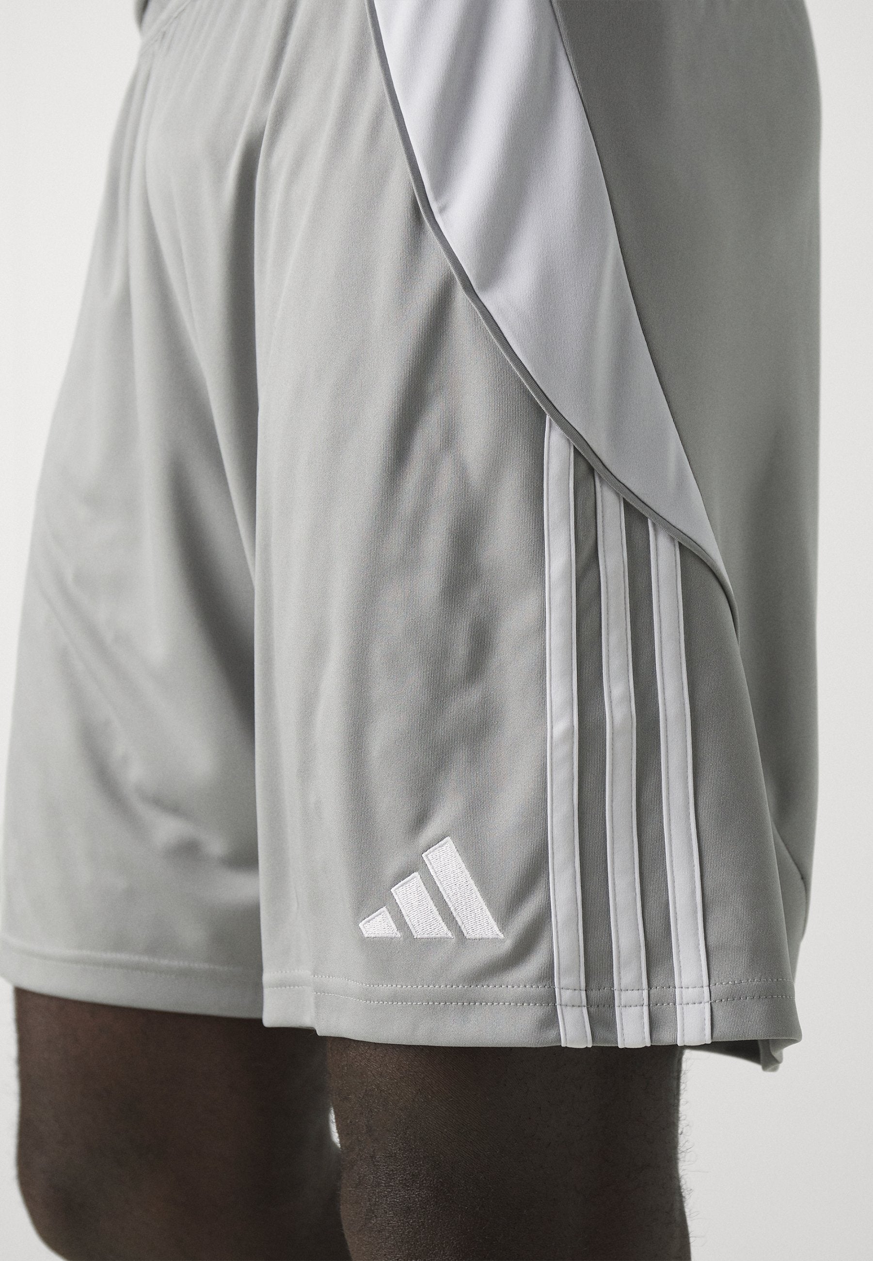 TIRO24 SHORT - Sports shorts - team mid grey/white