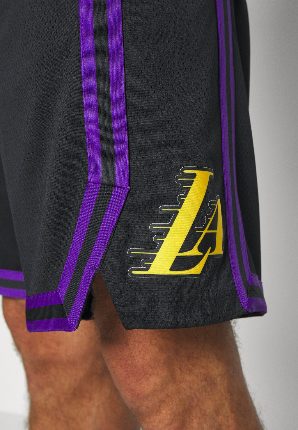 NBA LOS ANGELES LAKERS CITY EDITION SHORT - Sports shorts - black/amarillo
