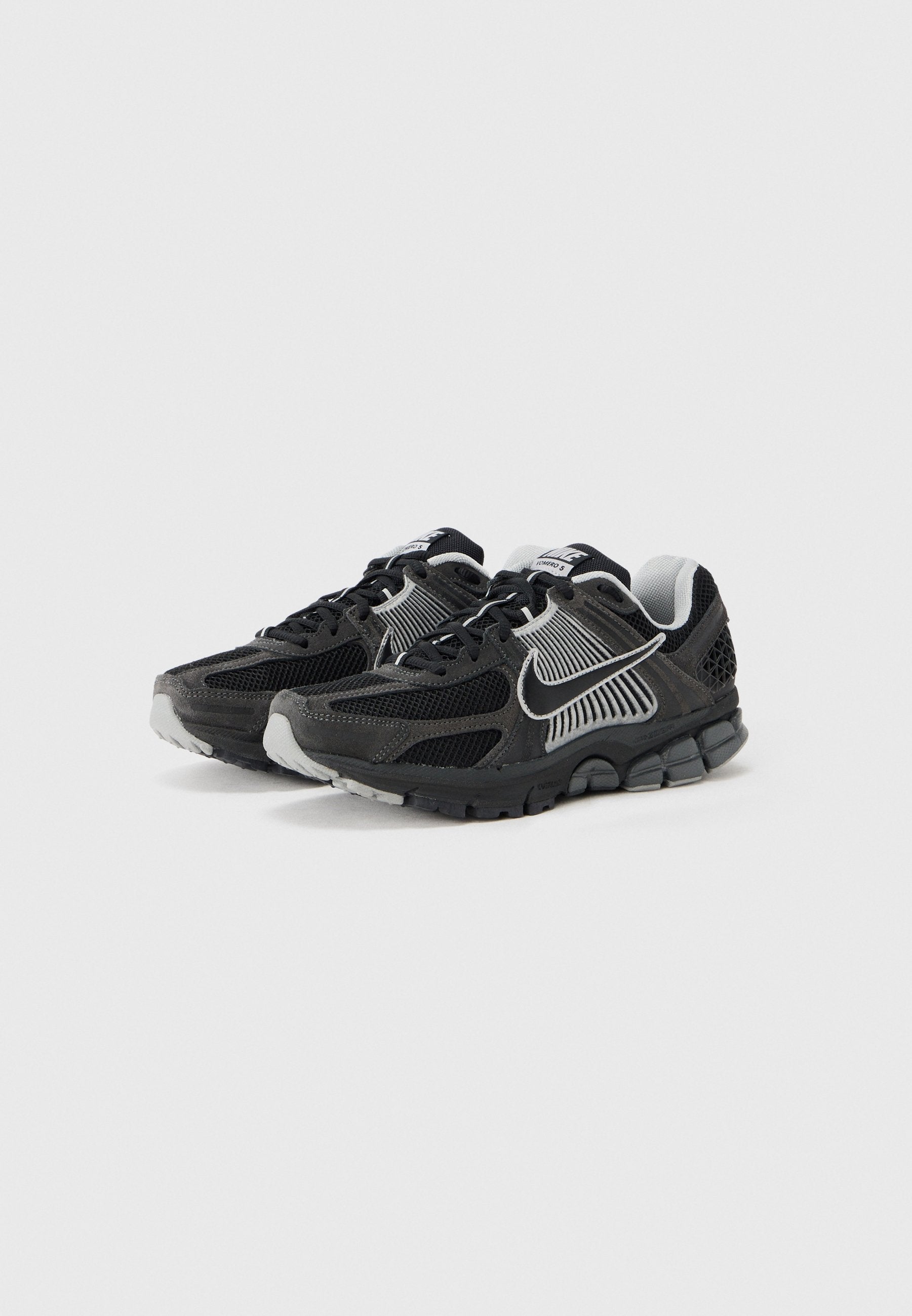 ZOOM VOMERO - Trainers - anthracite/black/chrome/silver-coloured