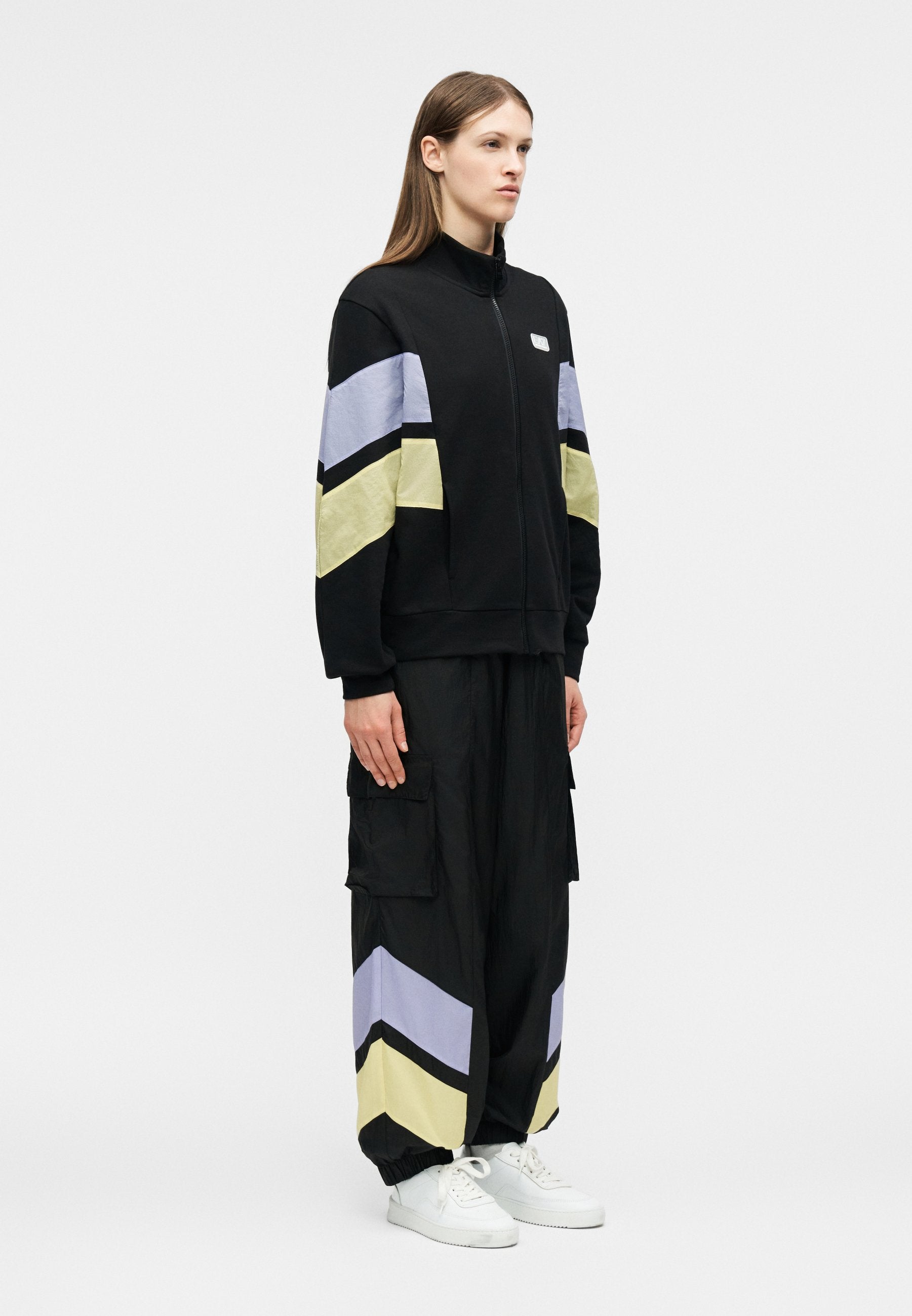 Zip-up sweatshirt - black
