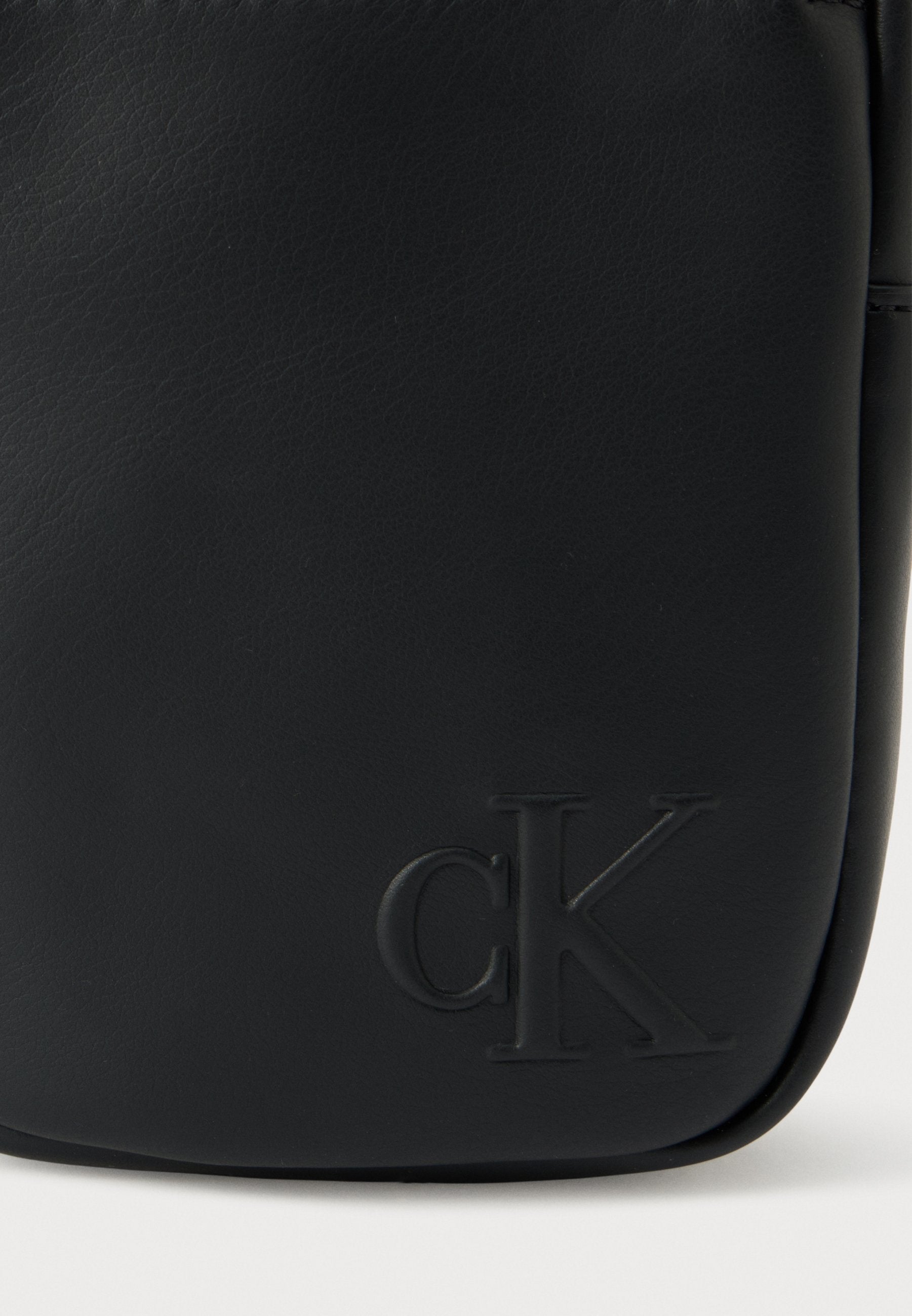 BOLD SLIM REPORTER - Cross body bag - black