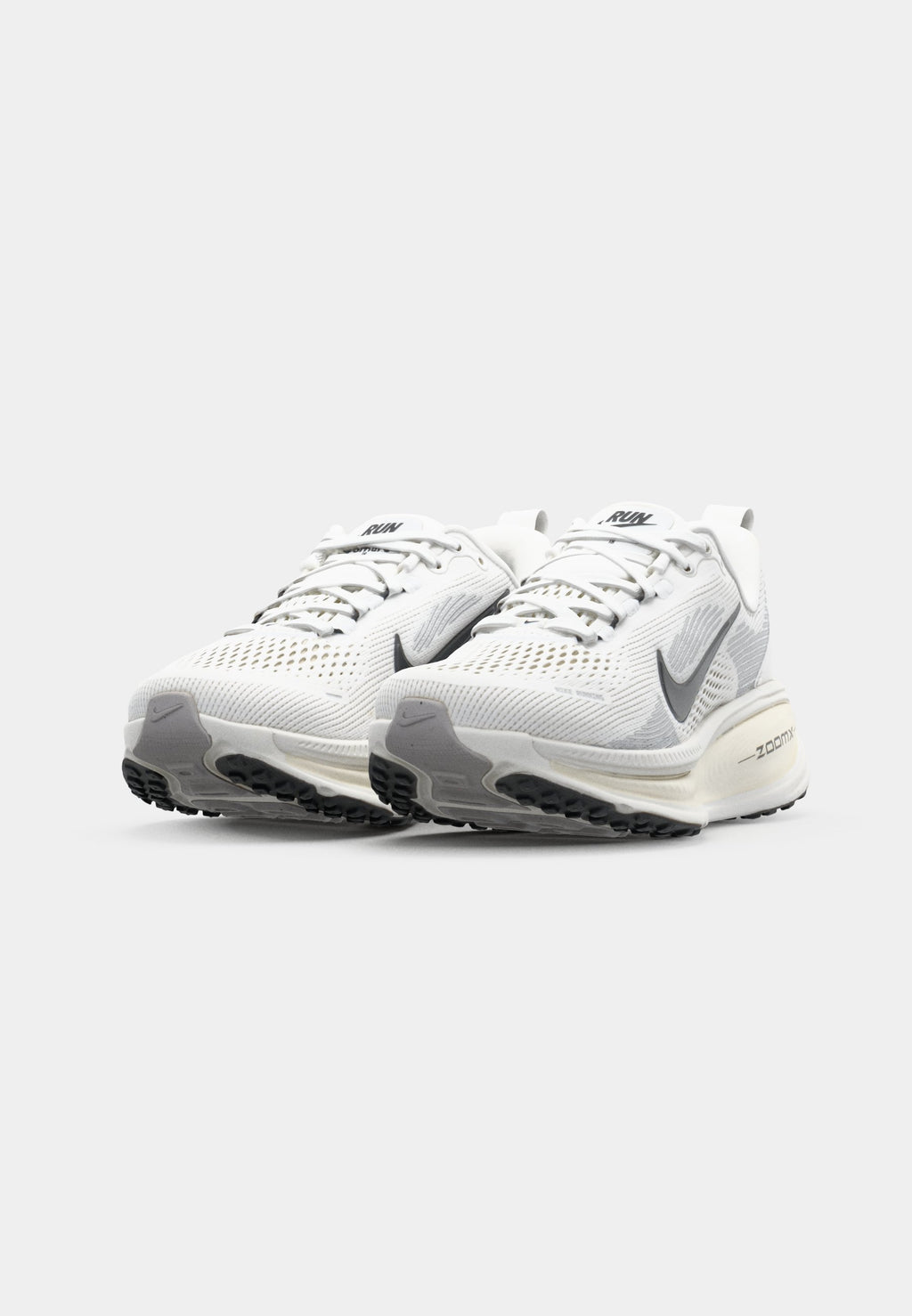 VOMERO 18 - Road running shoes - summit white/black/coconut milk