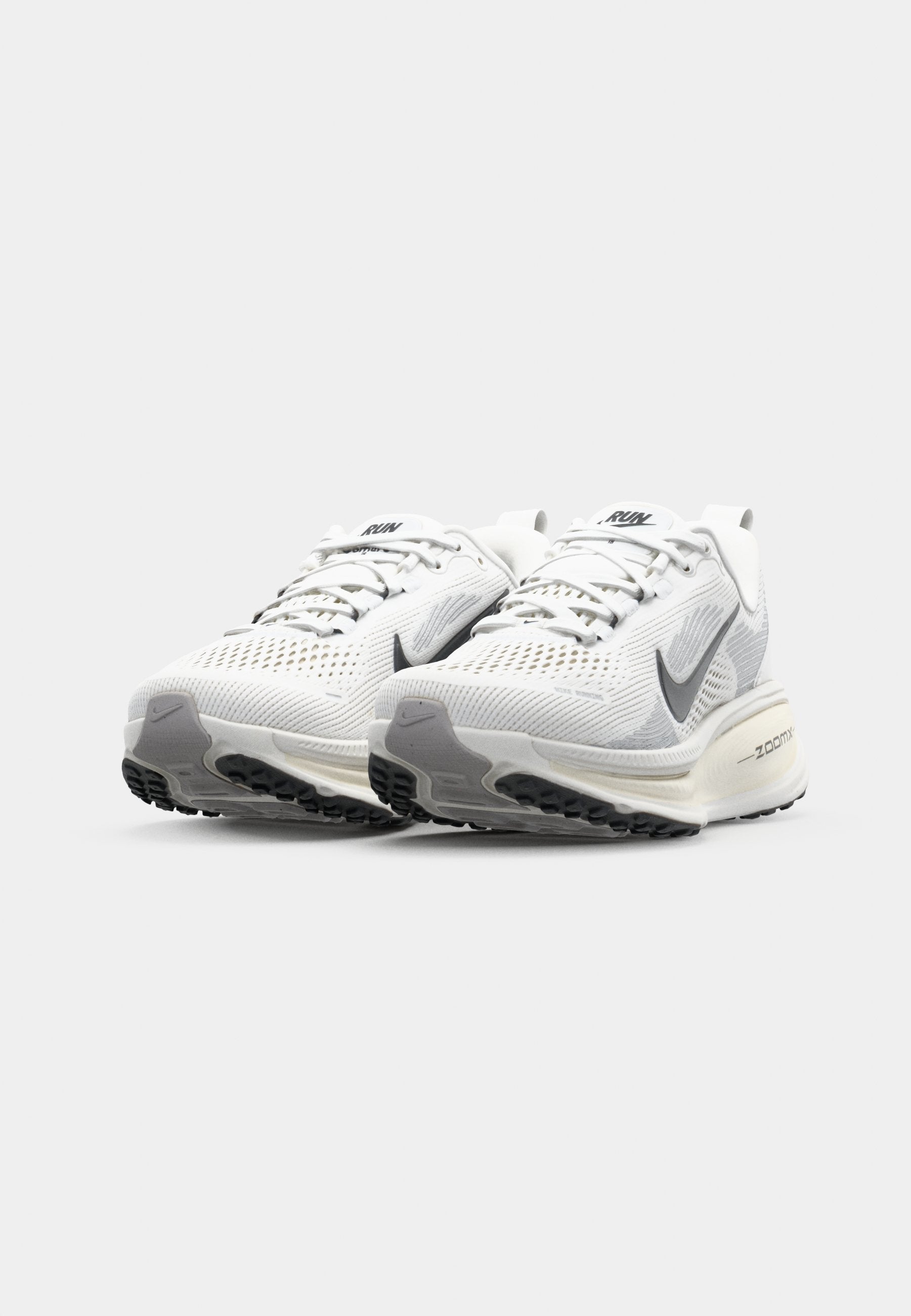 VOMERO 18 - Road running shoes - summit white/black/coconut milk