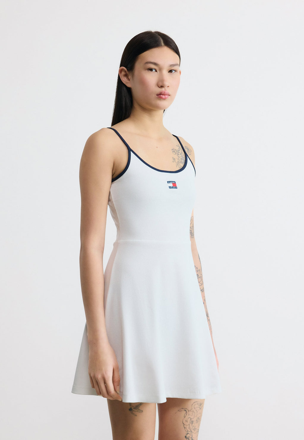ROBE ÉVASÉE TOMMY BADGE STRAP - Robe en jersey - écru