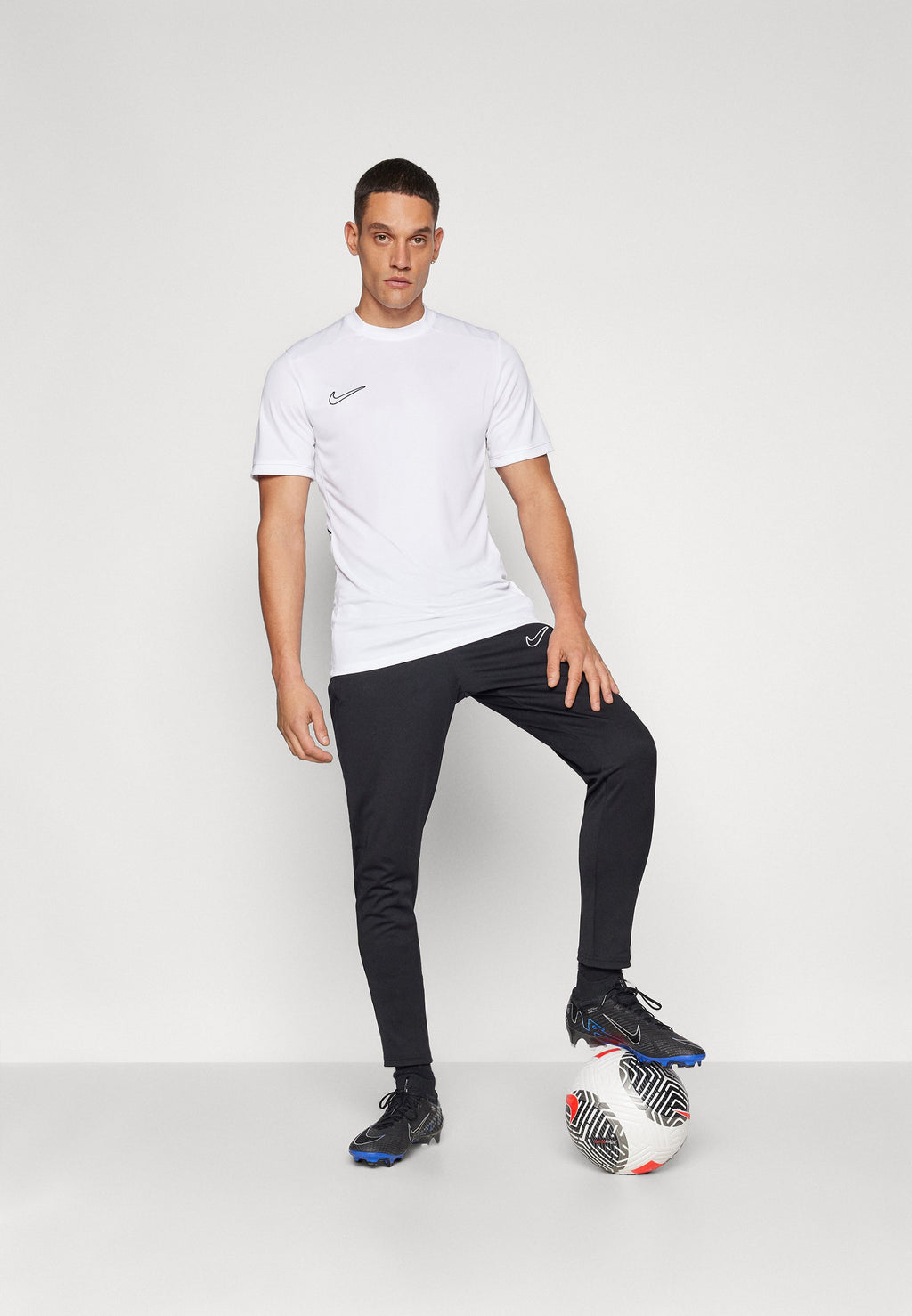 MEN'S SHORT SLEEVE SOCCER - تي شيرت رياضي - أبيض/أسود