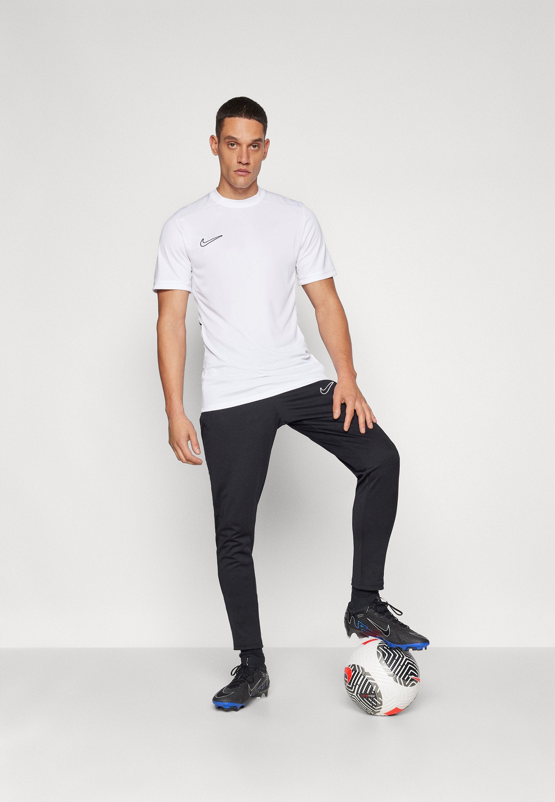 MEN'S SHORT SLEEVE SOCCER - تي شيرت رياضي - أبيض/أسود