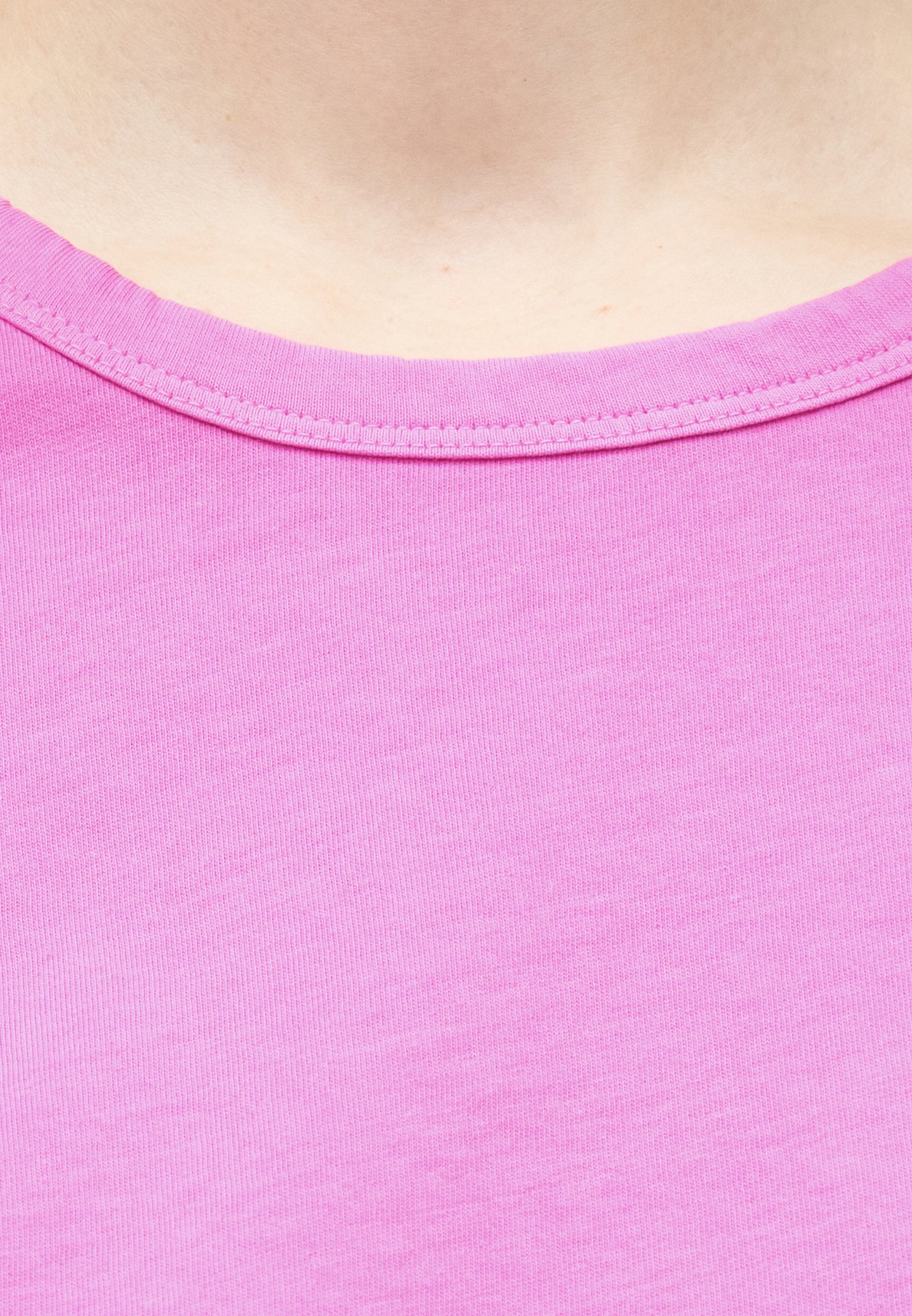 CREW - Basic T-shirt - neon pink glow