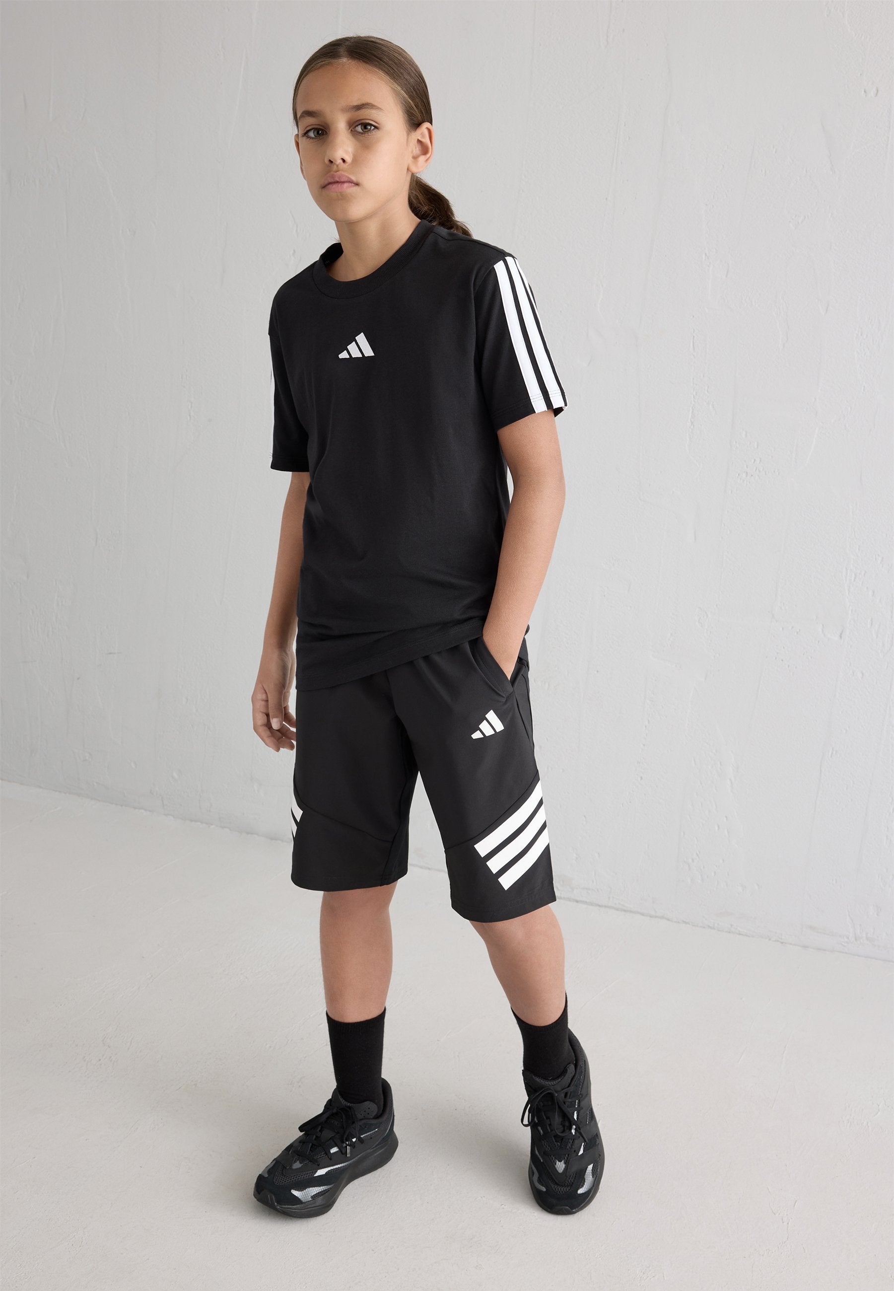 JUNIOR STRPES TEE UNISEX - Sports T-shirt - black white