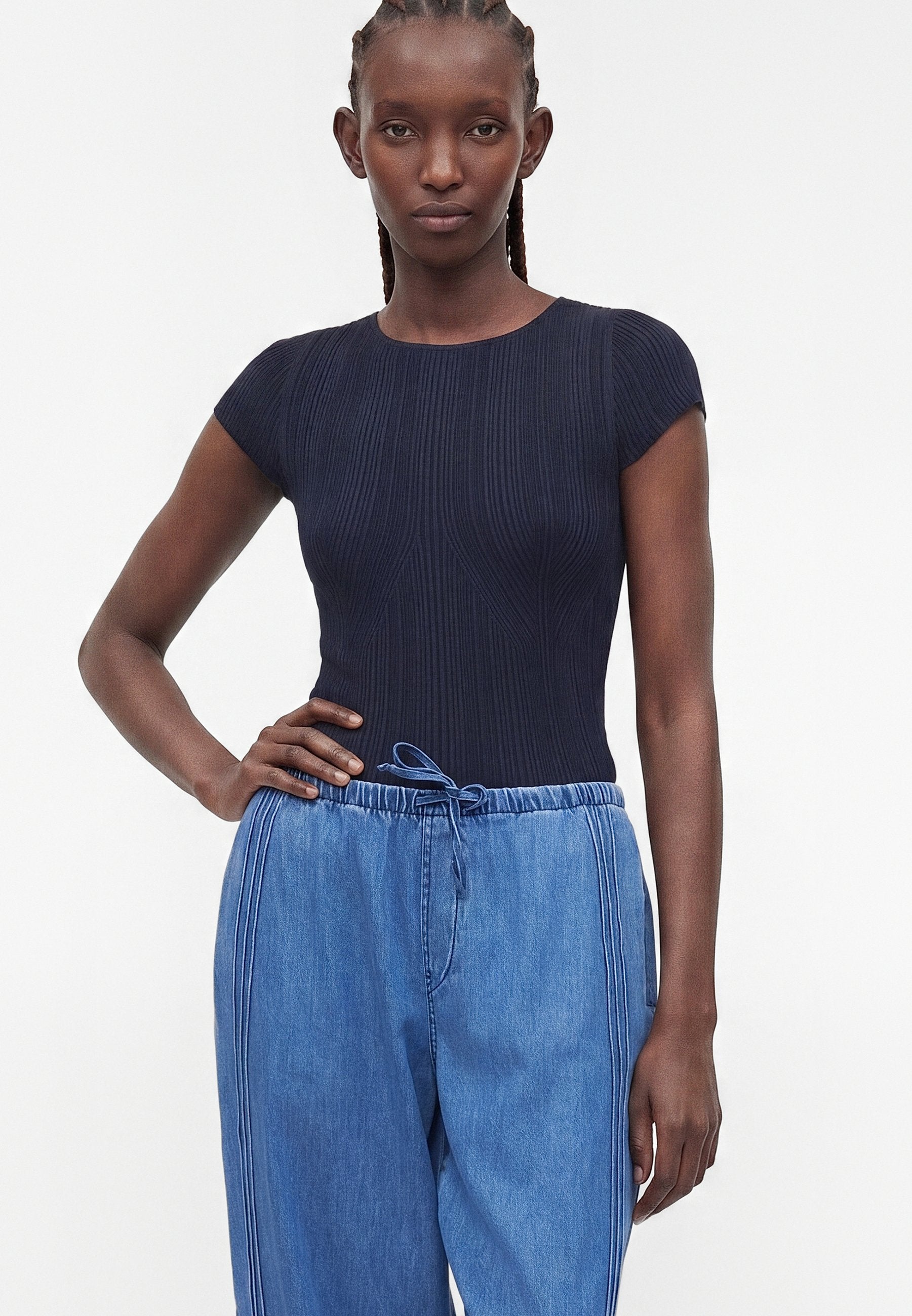 EASY BARREL CAMPER - Relaxed fit jeans - medium indigo