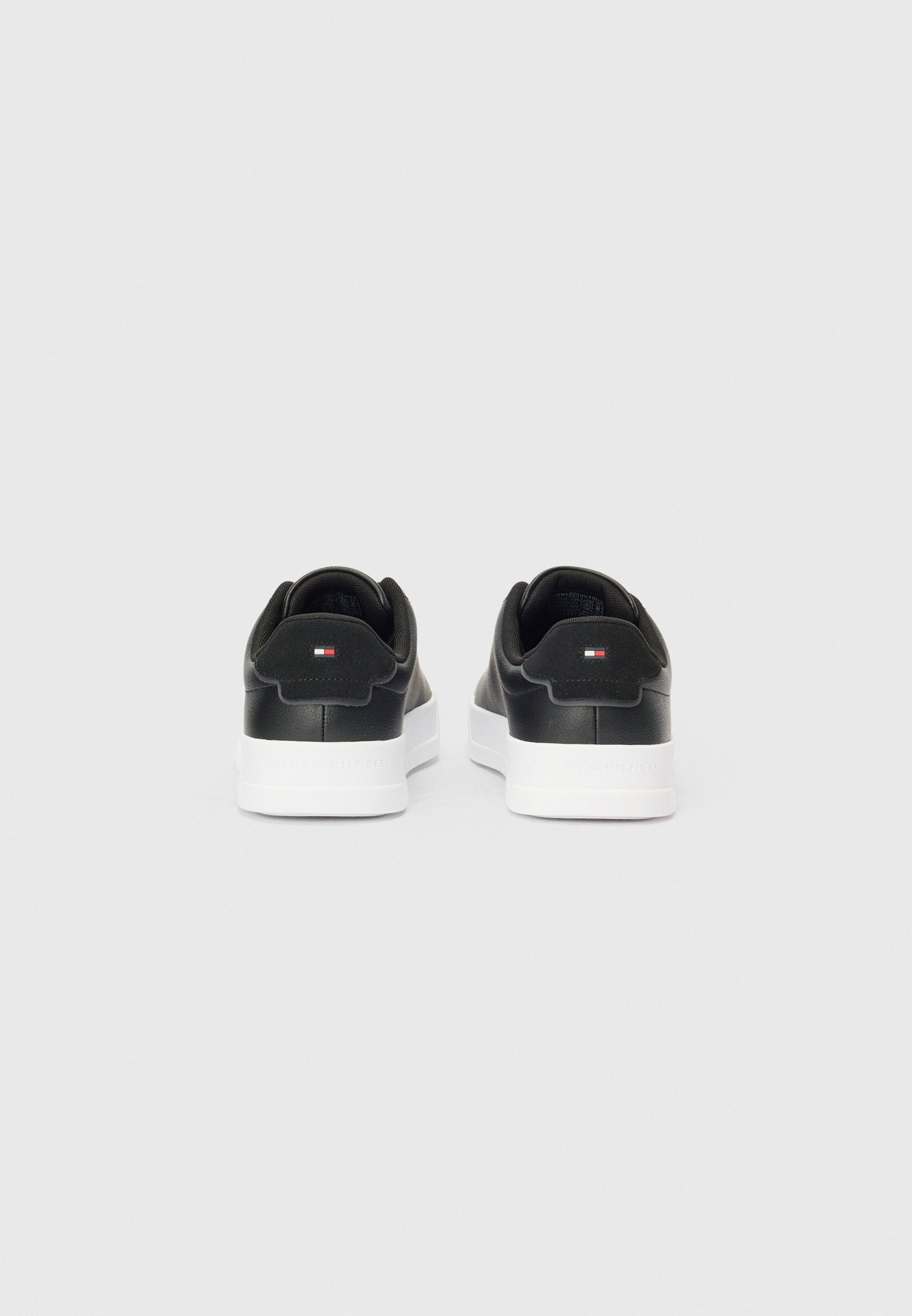 Trainers - black