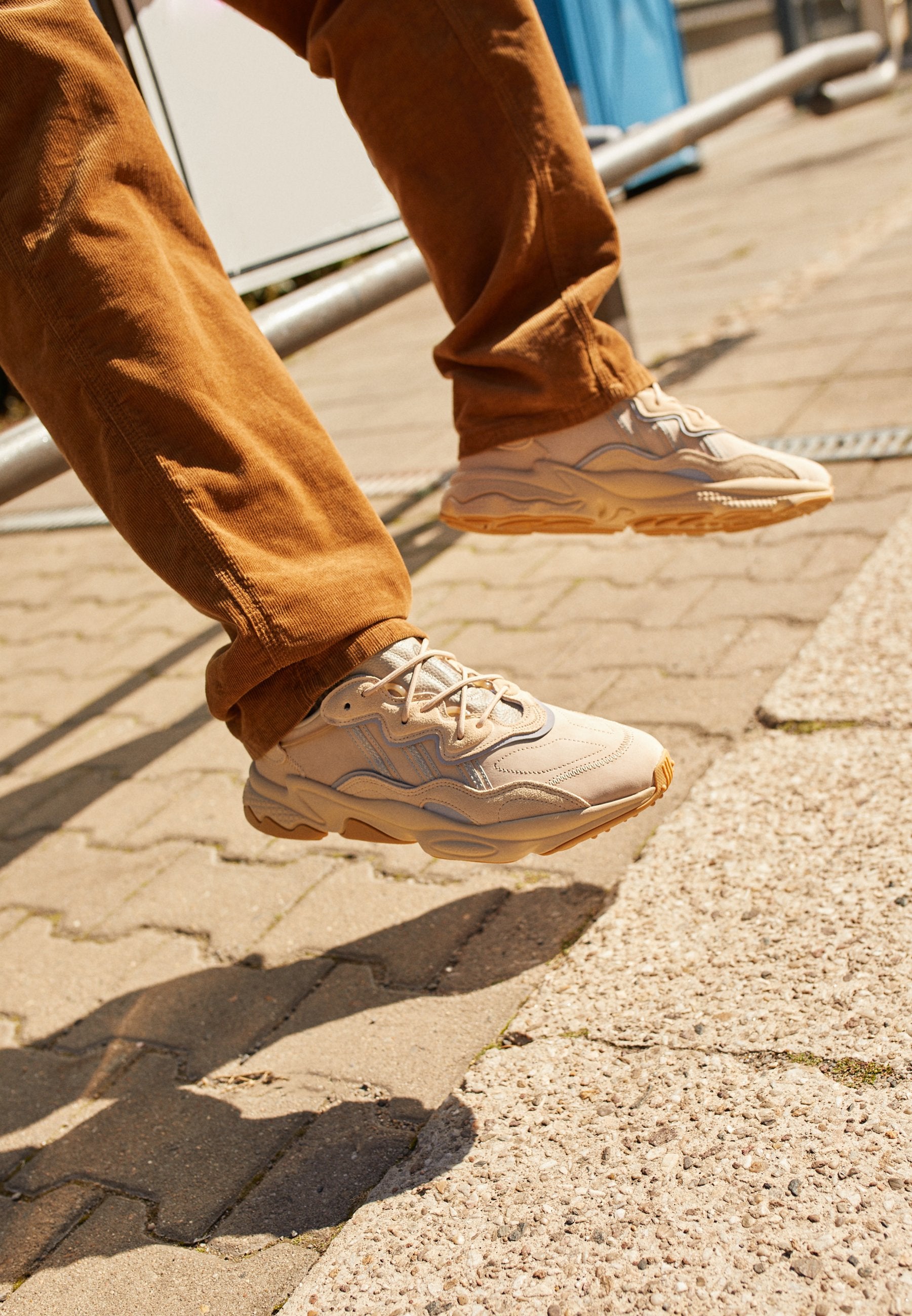 OZWEEGO UNISEX - Trainers - stpanu/lbrown/solred
