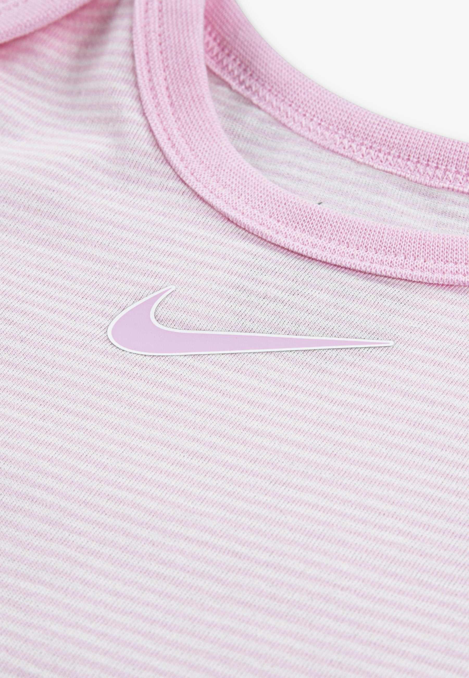 ESSENT SWOOSHFETTI SET - Shorts - pink foam heather