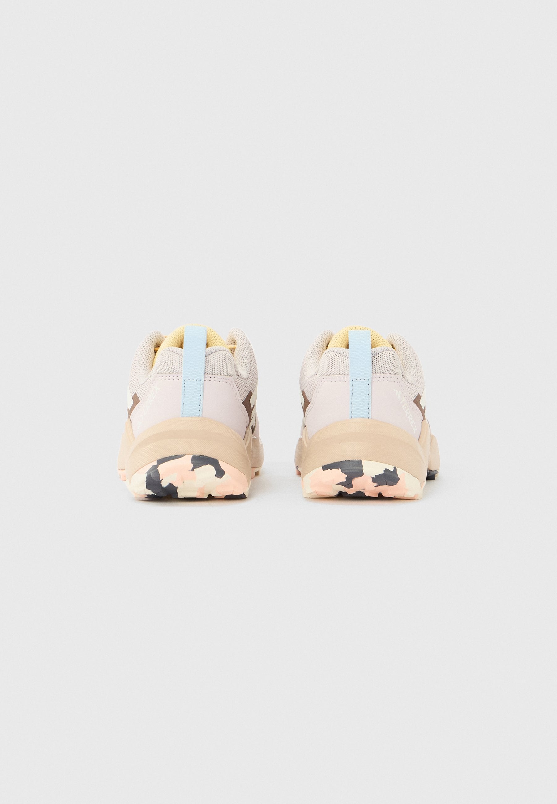 AX4S UNISEX - Hiking shoes - ice purple/off-white/ice tangerine