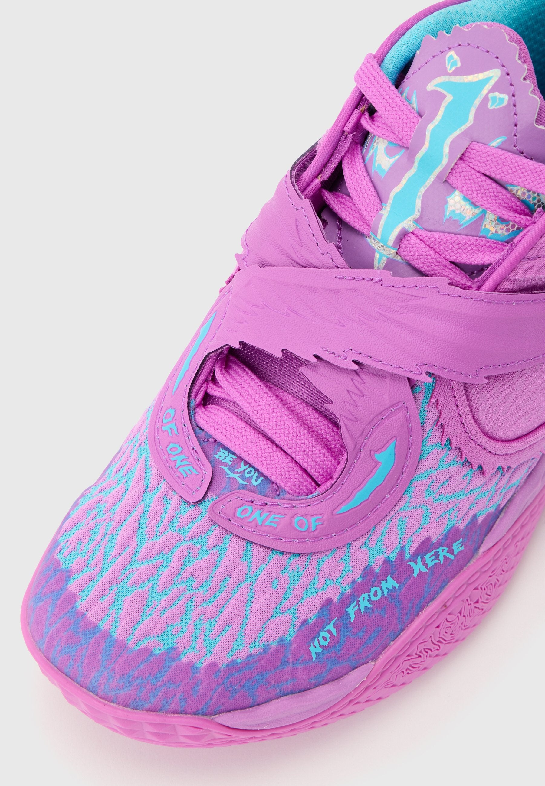MB.05 HIVE UNISEX - Basketball shoes - bright aqua/pure magenta