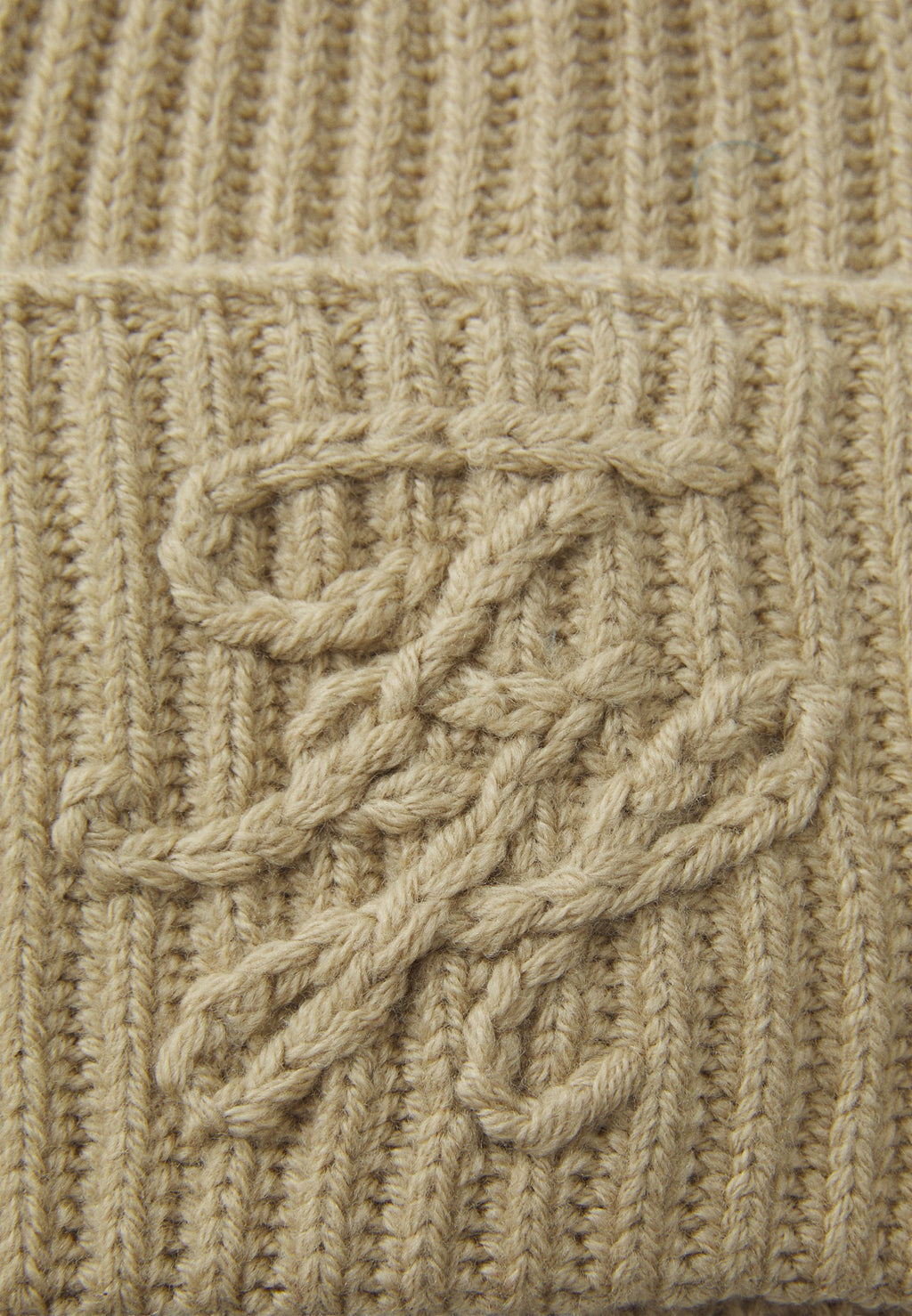ELEVATED SCRIPT BEANIE - Beanie - sandalwood