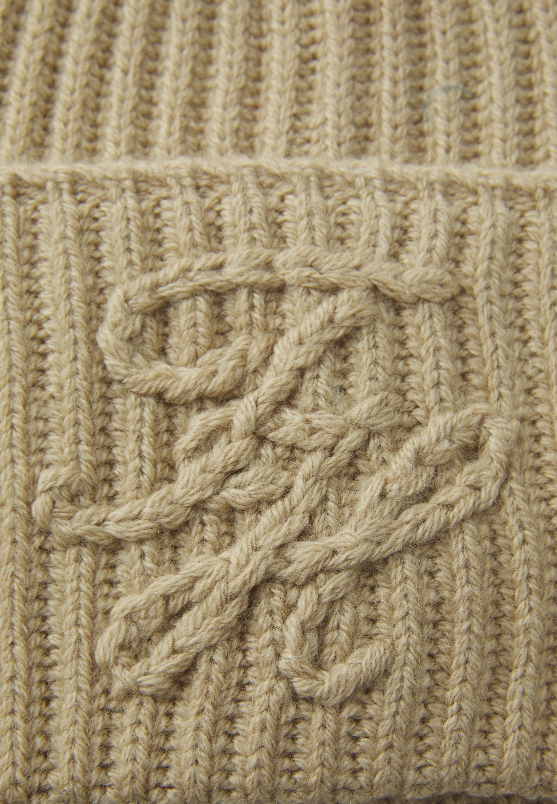 ELEVATED SCRIPT BEANIE - Beanie - sandalwood