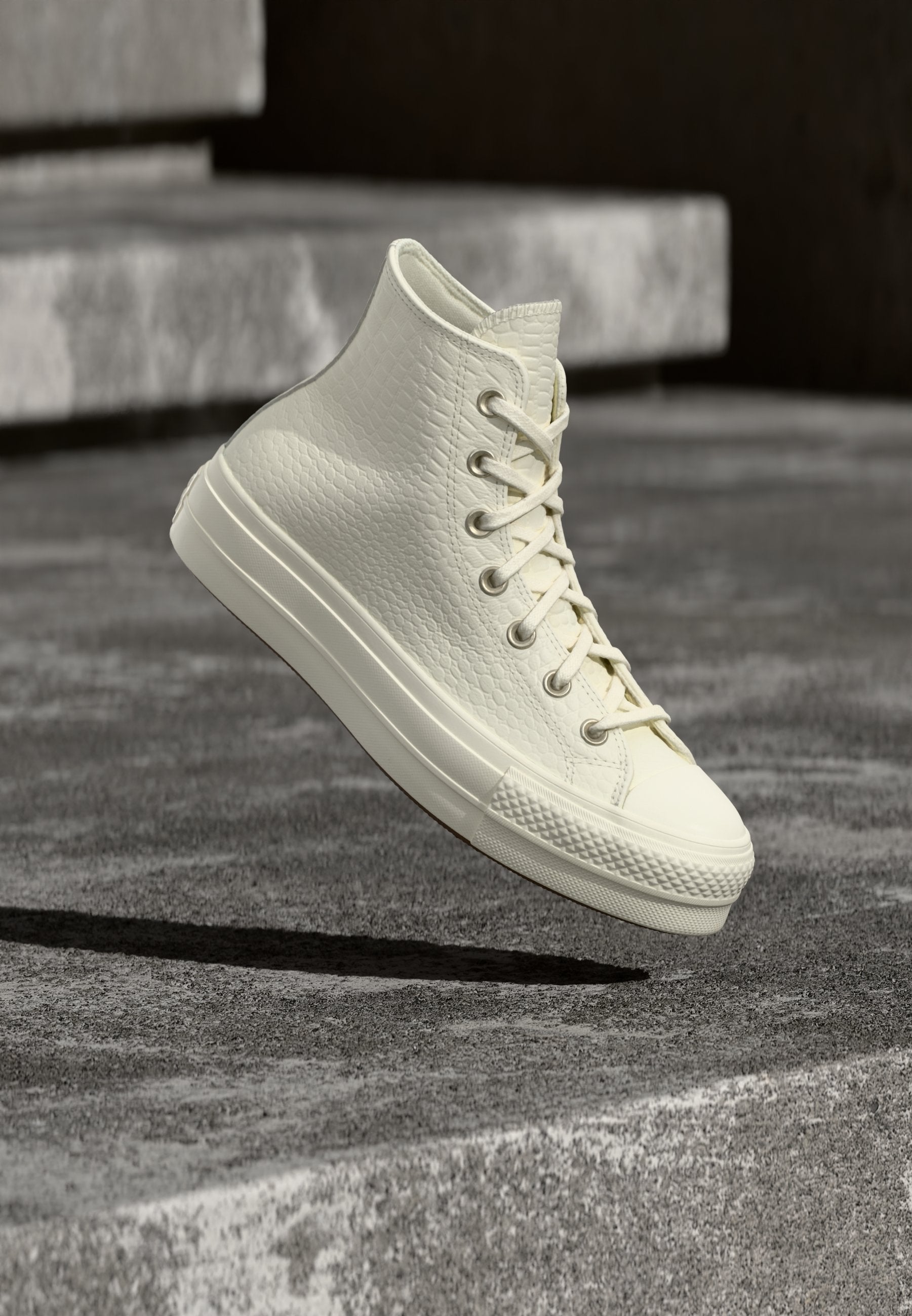 CHUCK TAYLOR ALL STAR LIFT - High-top trainers - egret/vintage white