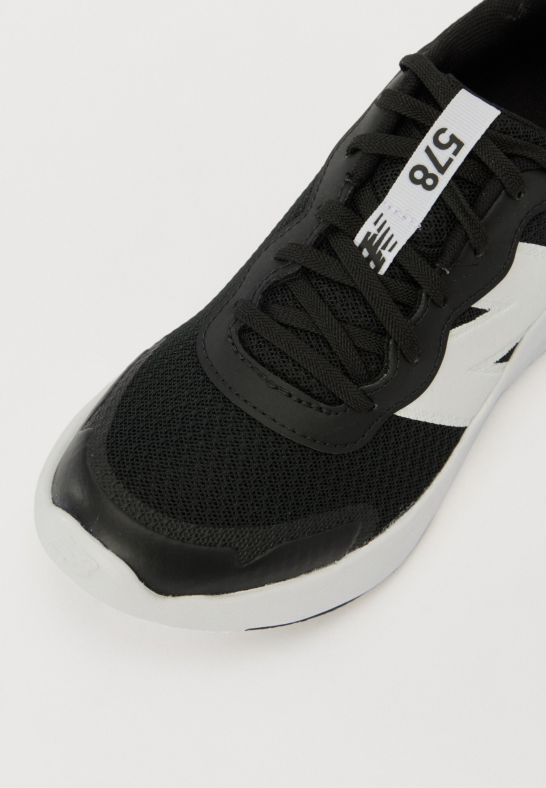 578 UNISEX - Road running shoes - black