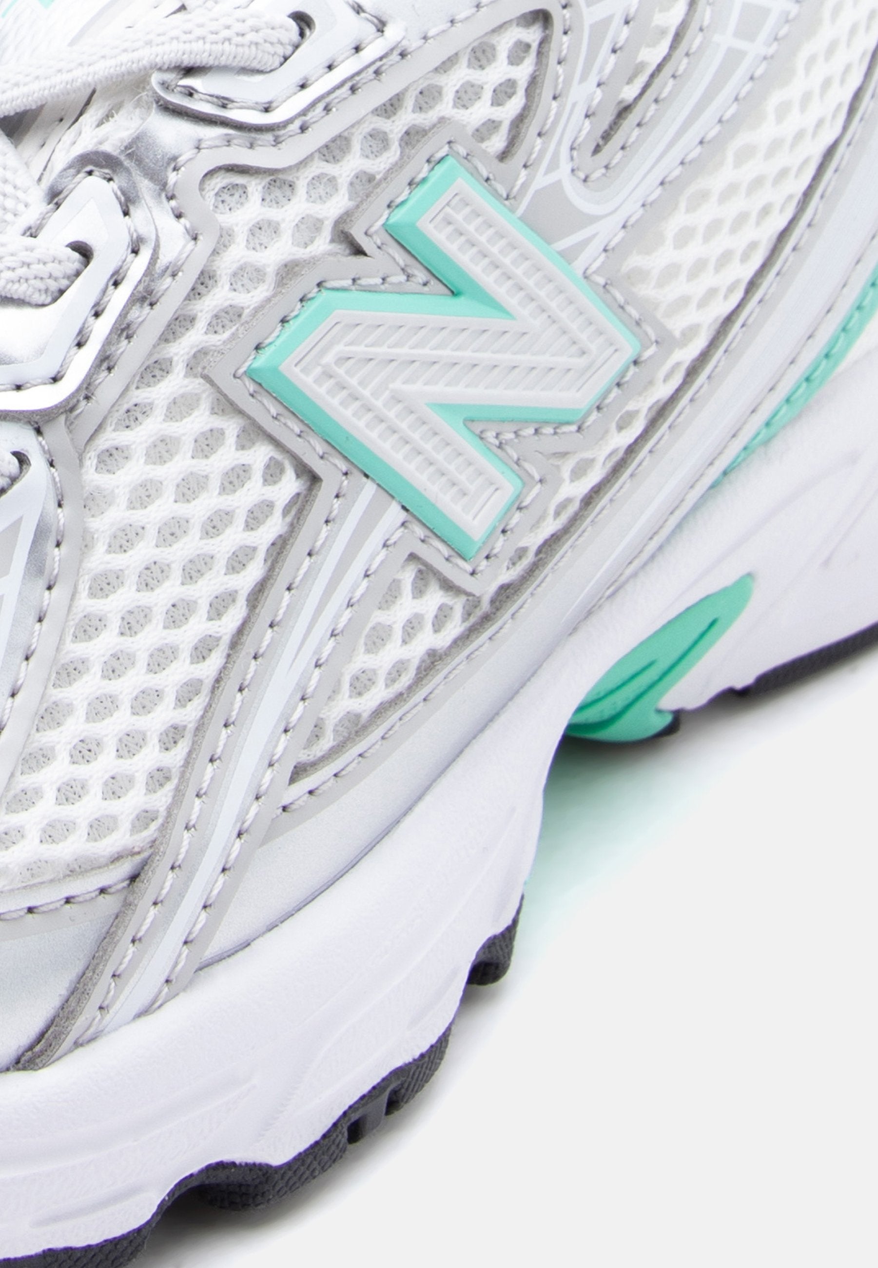 740 UNISEX - Trainers - silver-coloured metallic/deep end