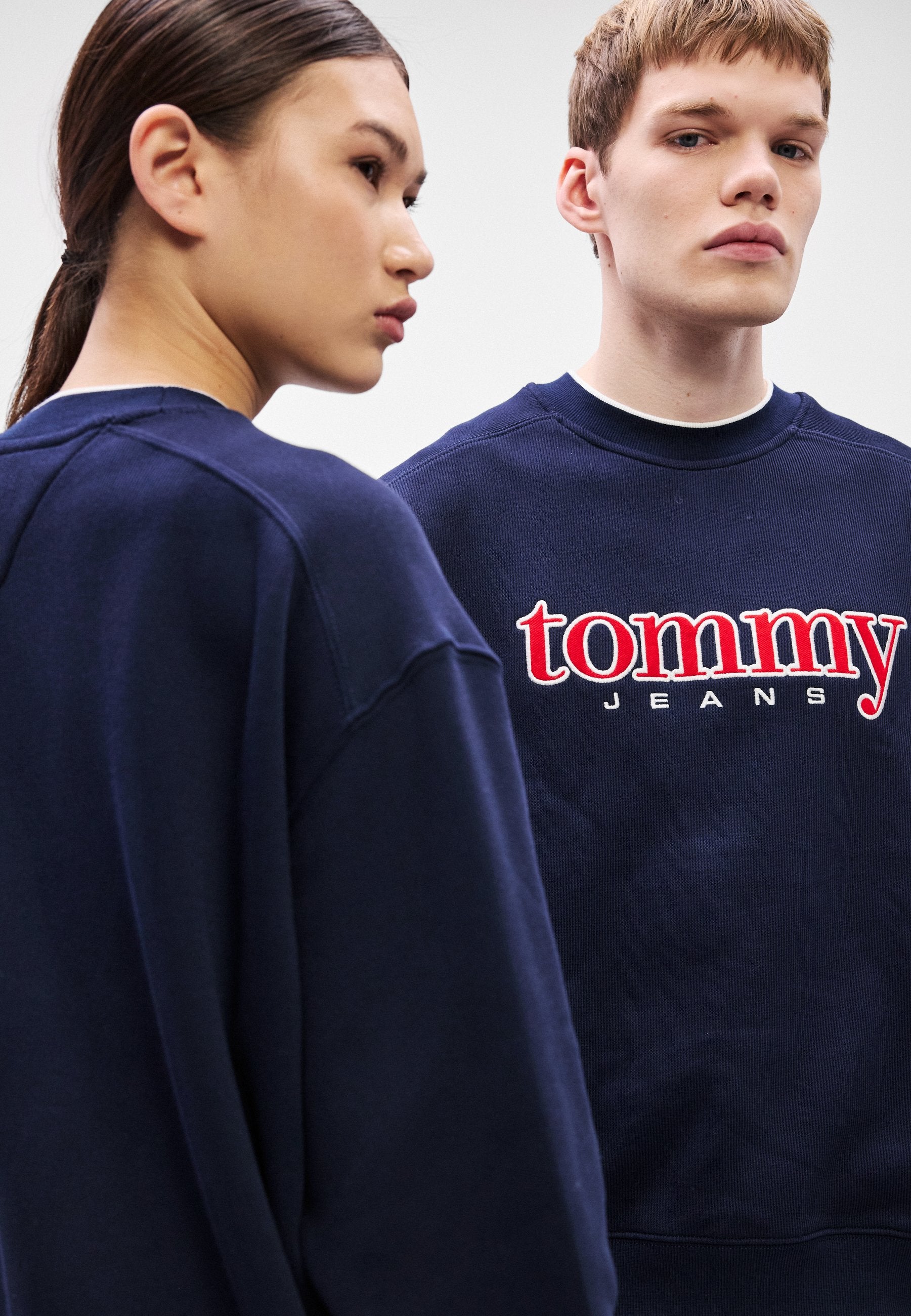 90S LOGO APPLIQUÉ FLEECE SWEATSHIRT - سترة - أزرق داكن ليلي