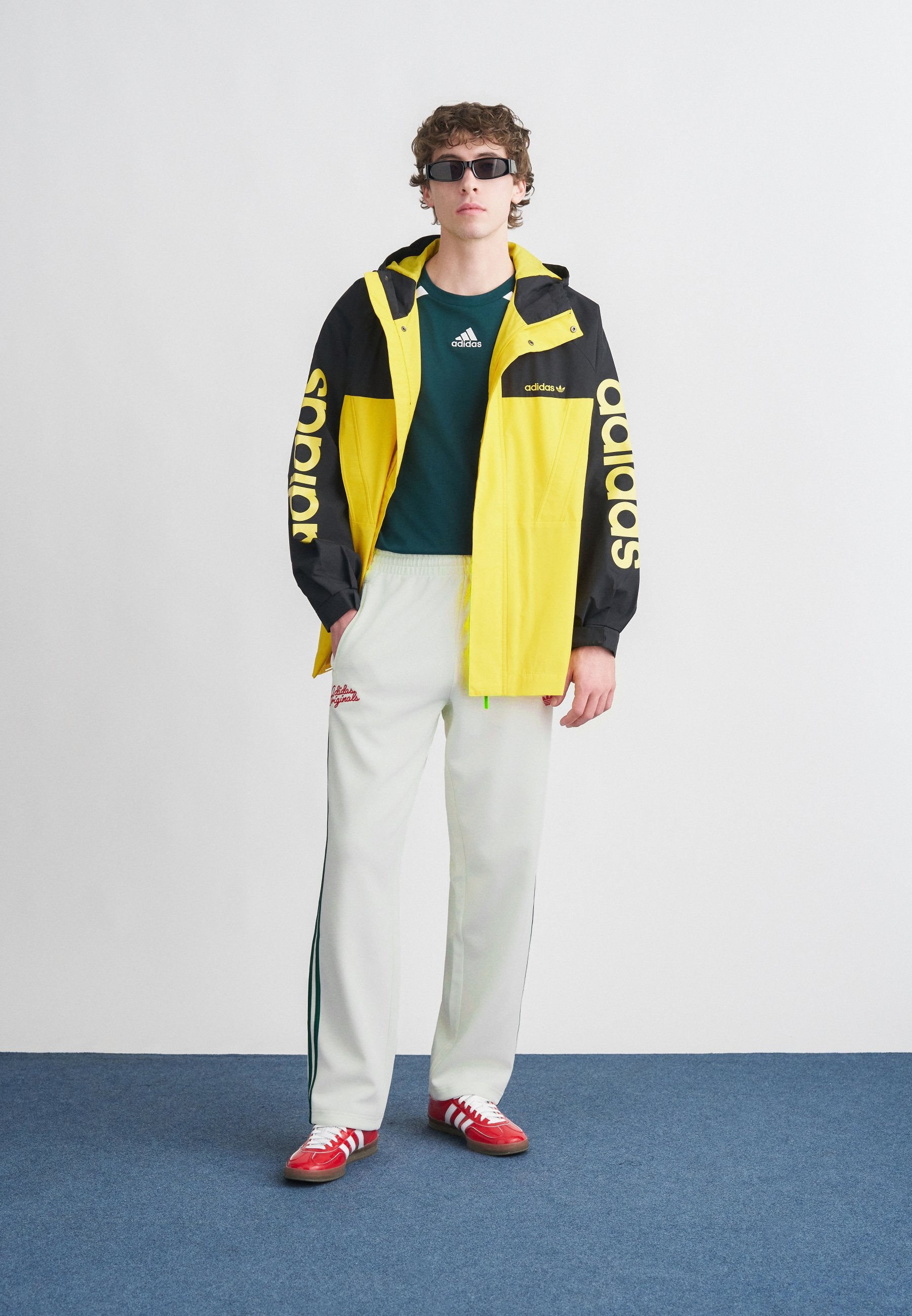 TRACK PANT - Tracksuit bottoms - off white/collegiate green