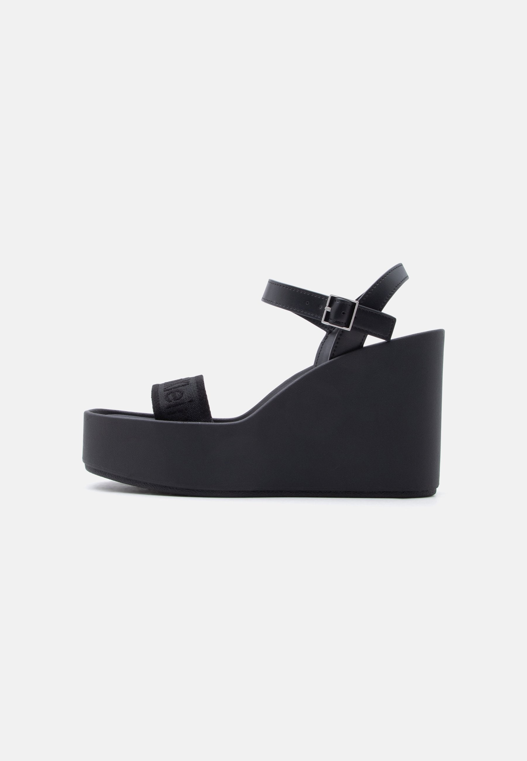 Platform sandals - triple black