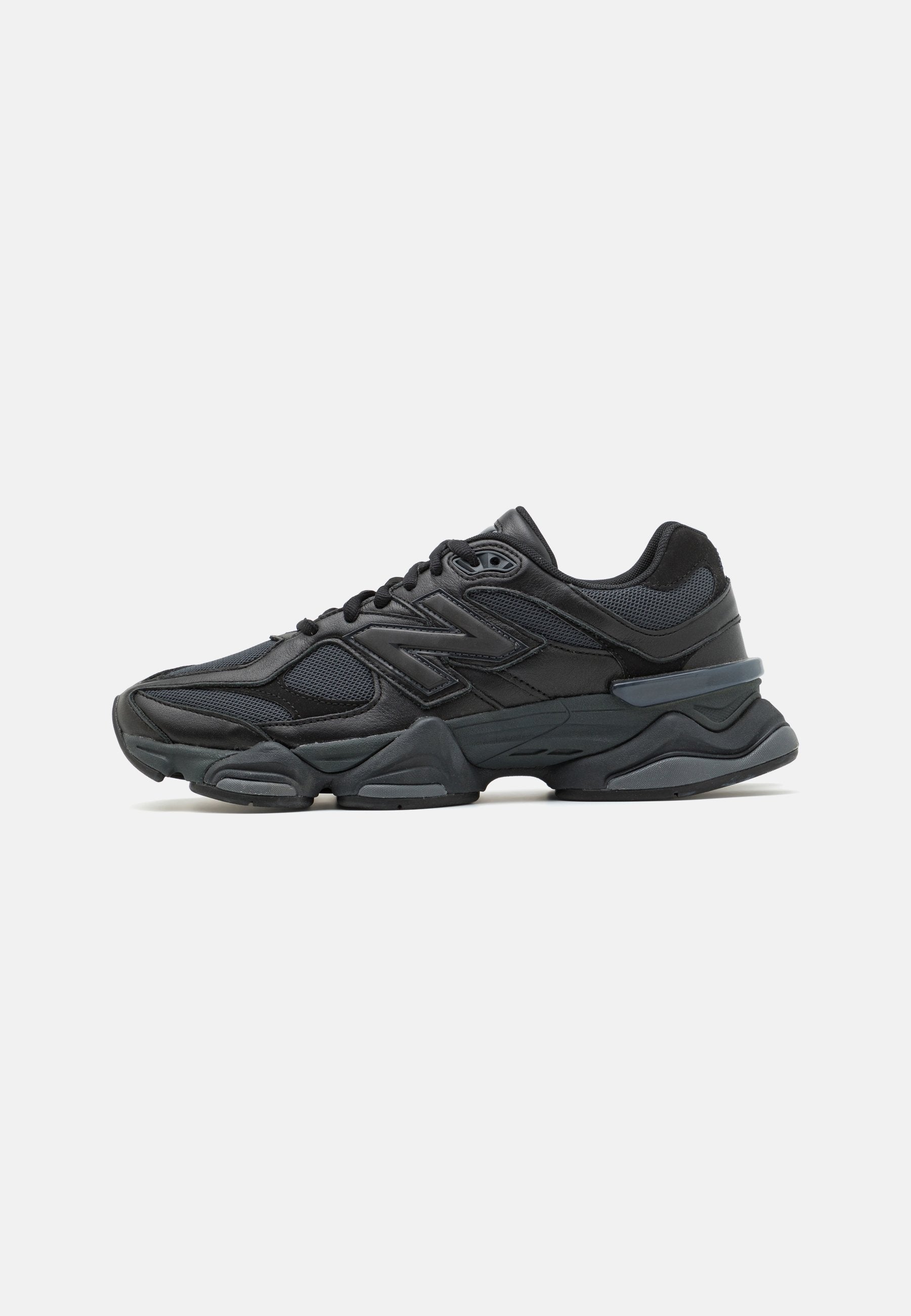 9060 UNISEX - أحذية رياضية - أسود