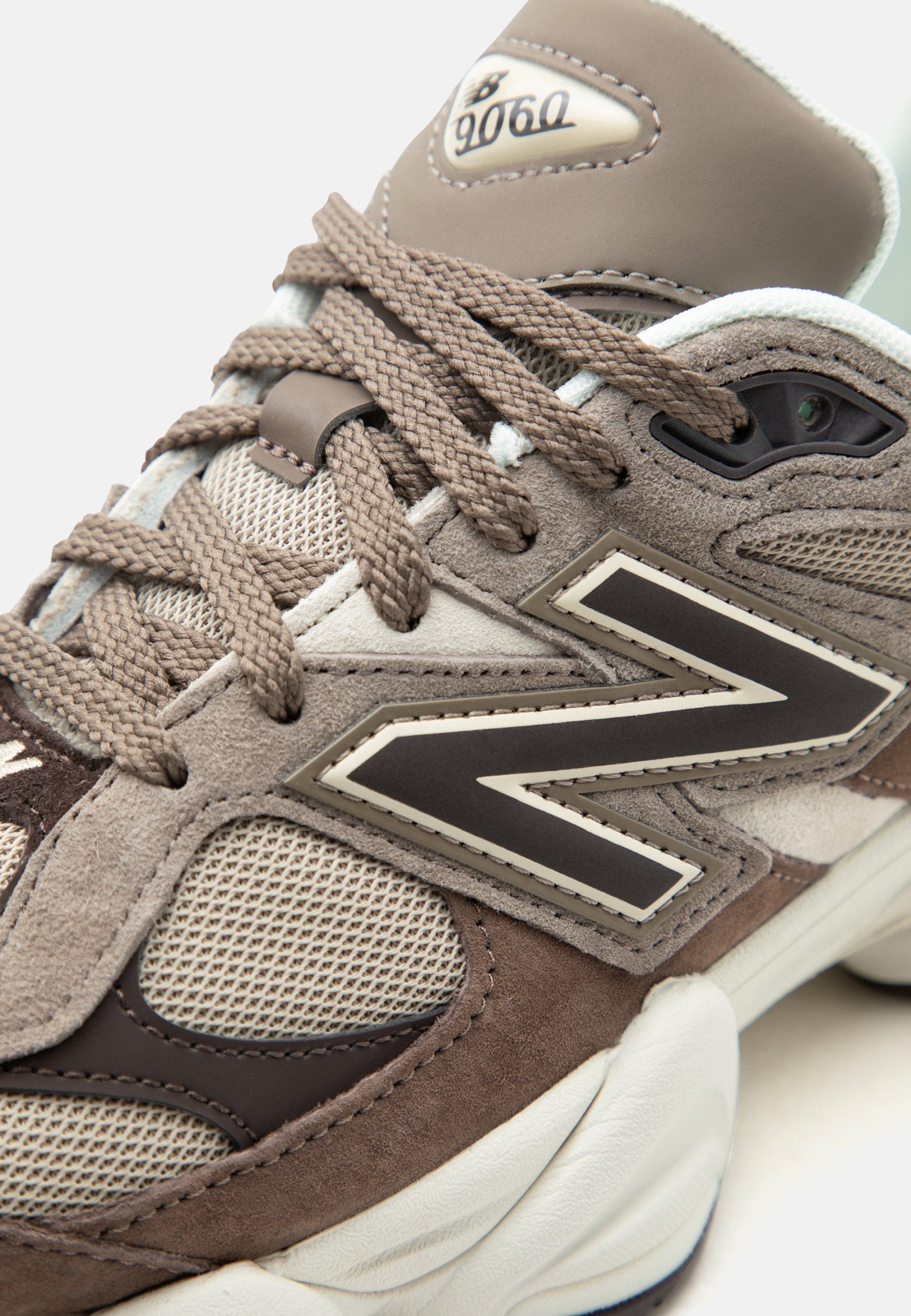 U9060 UNISEX - Trainers - brown