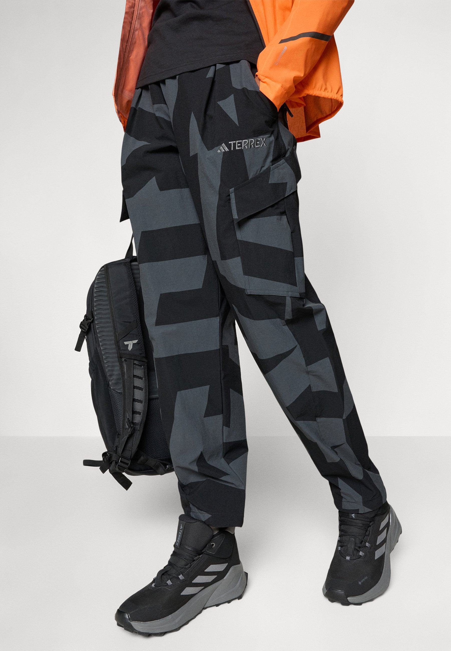 XPLORIC CARGO PRINTED - Outdoor pantolonu - siyah/karbon