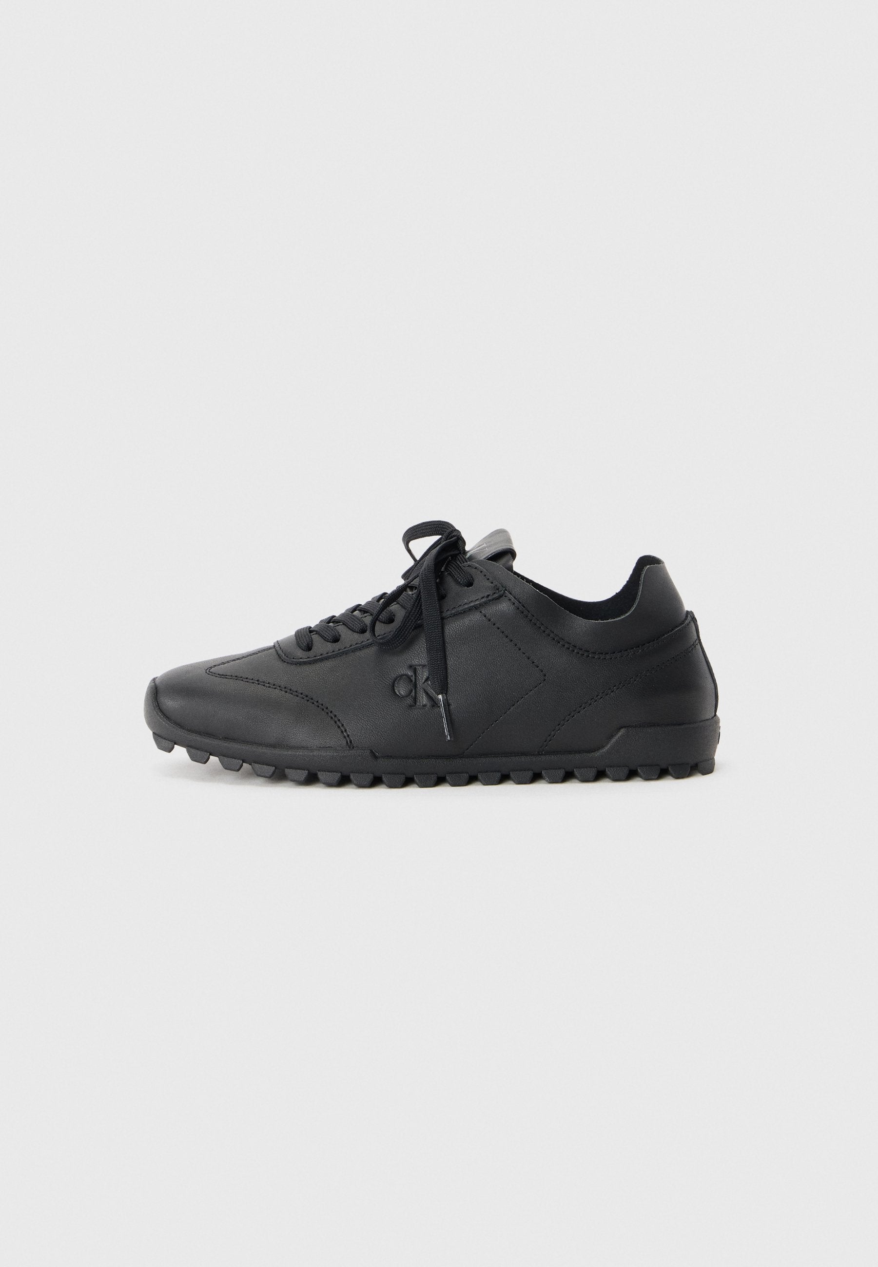 DISCRETES - Baskets - triple noir