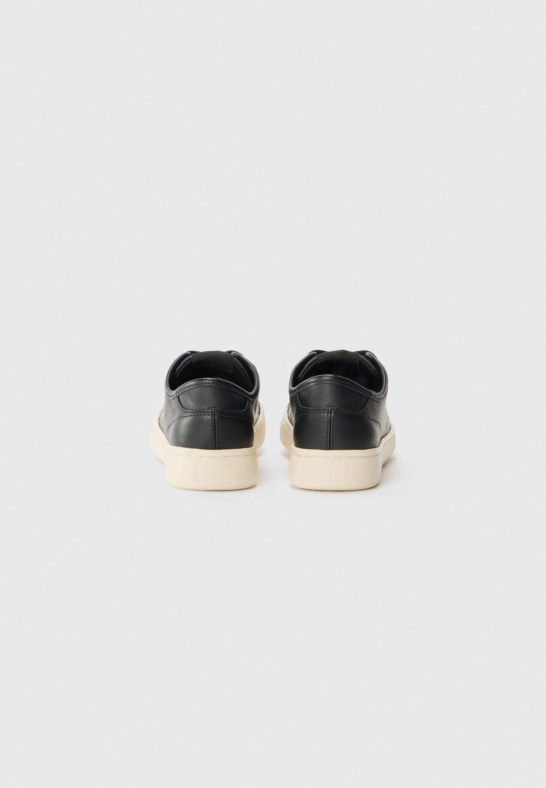 LIGHTWEIGHT COURT - Trainers - black