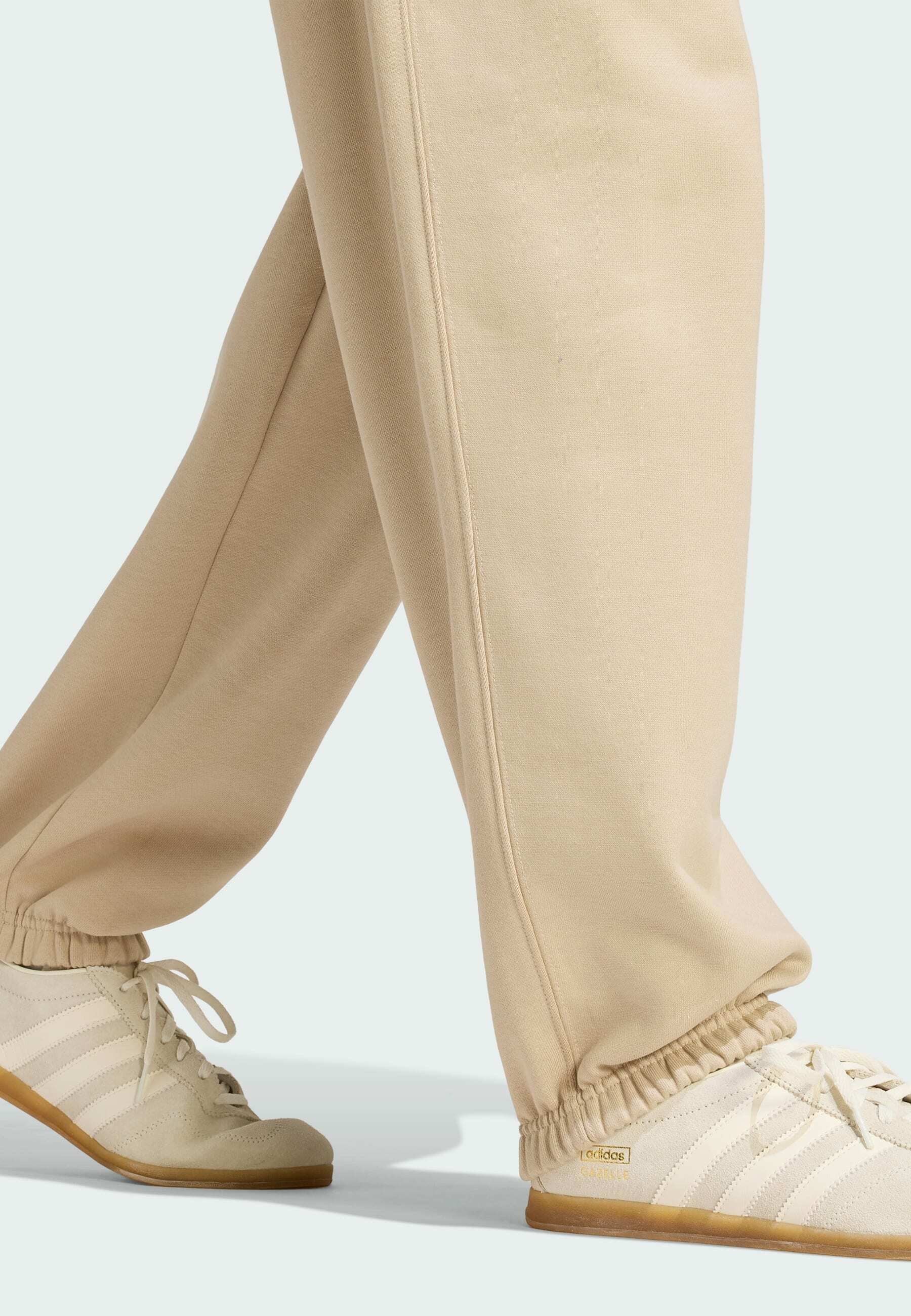 ESS FL JOGGER - Tracksuit bottoms - khaki three