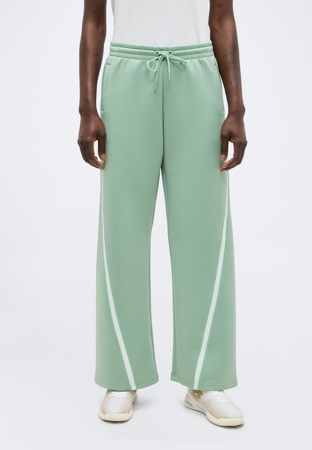 NIKECOURT ADVANTAGE - Tracksuit bottoms - steam/white