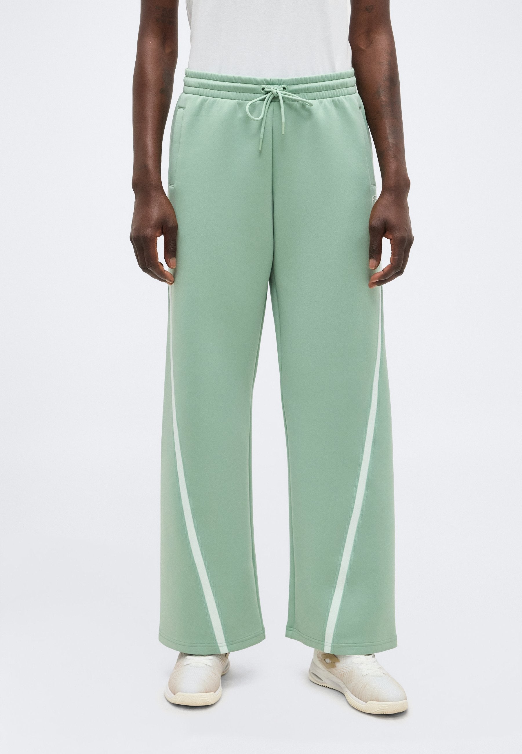 NIKECOURT ADVANTAGE - Tracksuit bottoms - steam/white